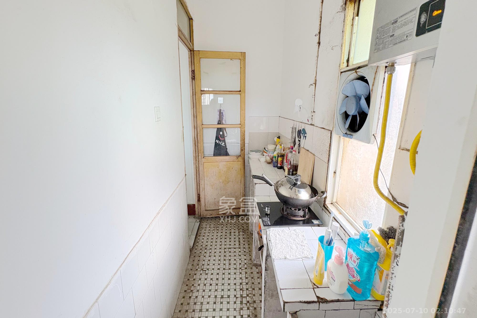 新兴小区（杨家山社区）  3室2厅1卫   38.00万厨房