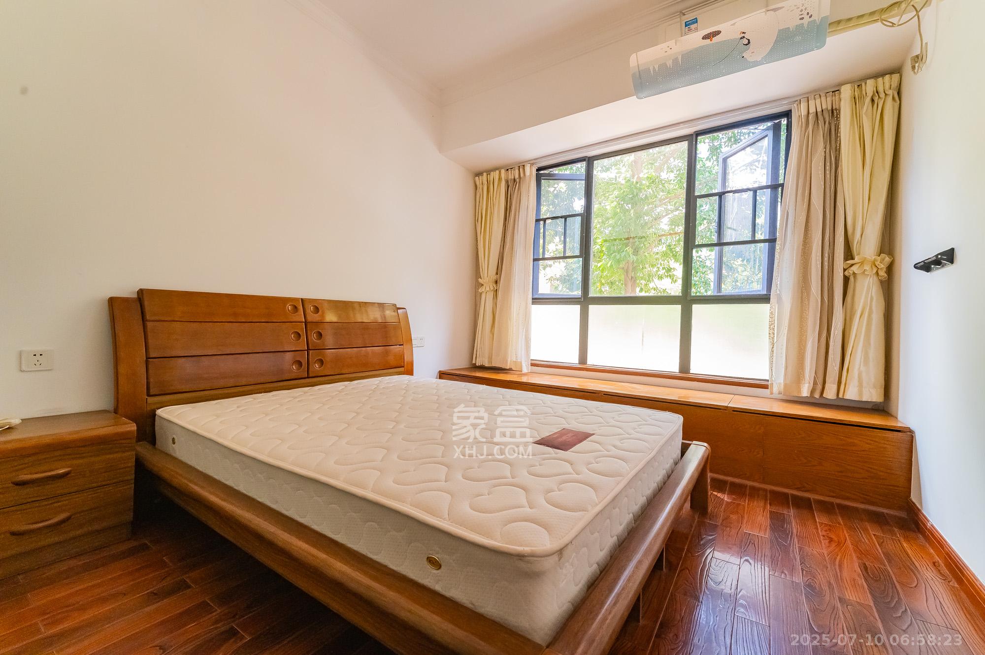 深业睿城  4室2厅2卫    112.0万卧室