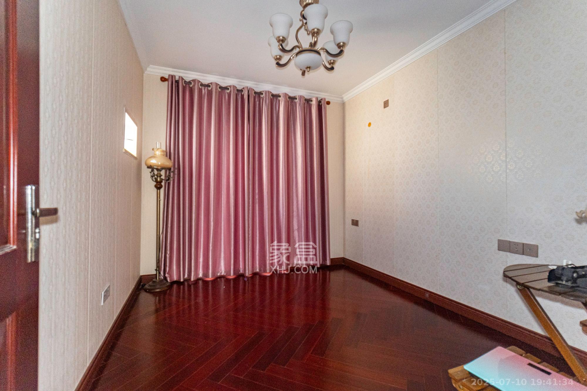 碧桂园威尼斯城  6室2厅4卫    355.0万 碧桂园威尼斯城  6室2厅4卫    355.0万卧室