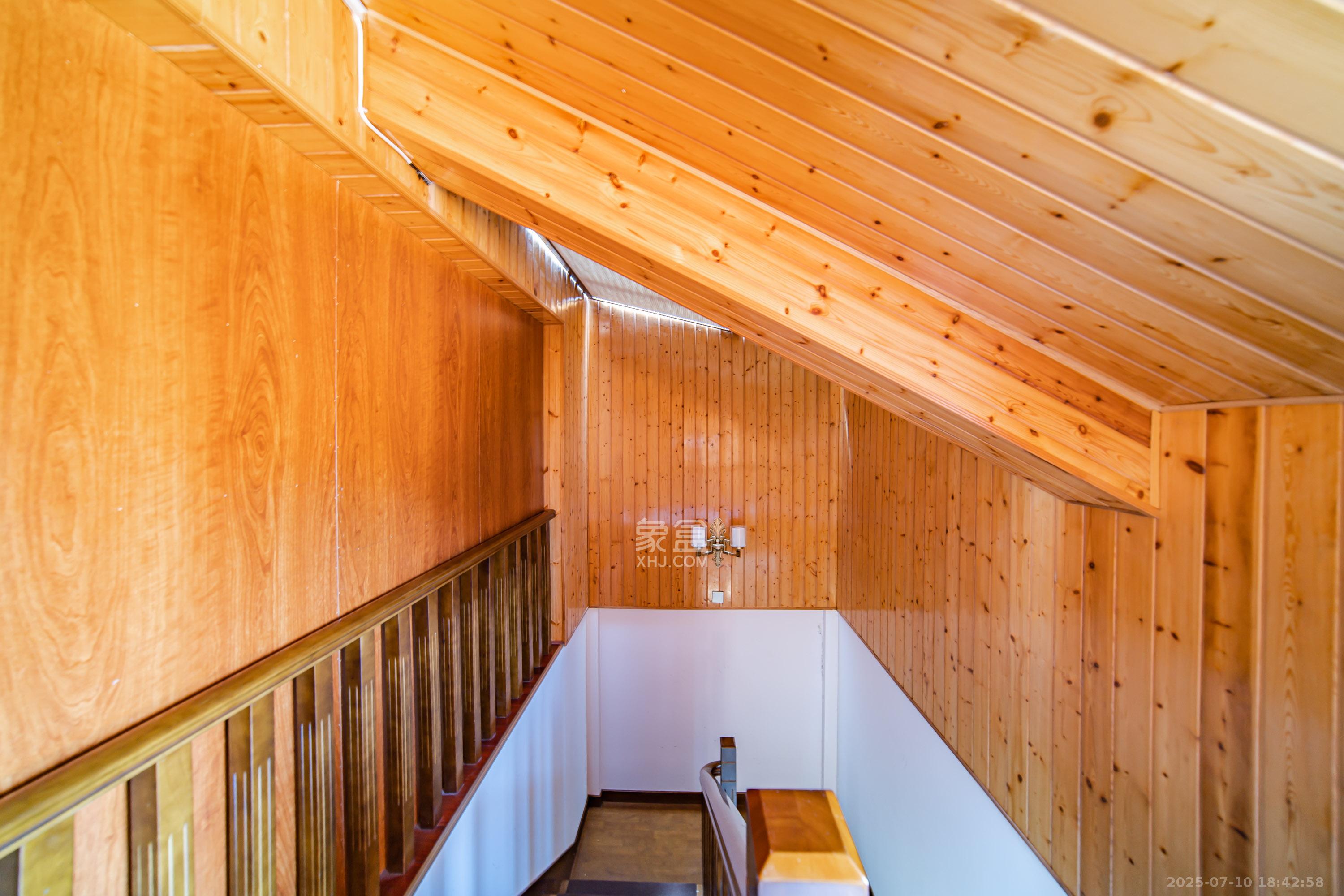 金科东方大院五期  5室2厅3卫    590.0万其他