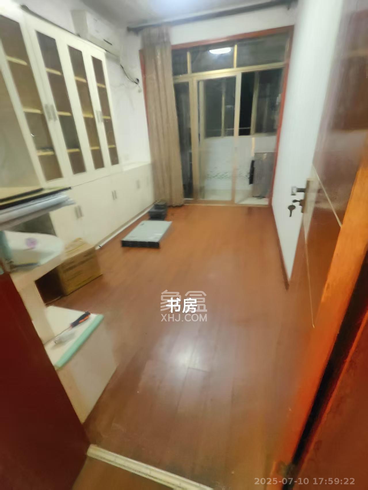 涉外花园  3室2厅2卫   2300.00元/月室内图
