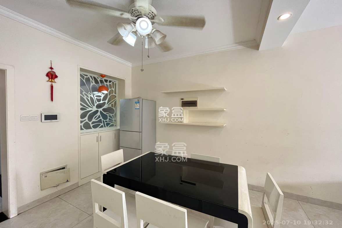 中南红领邦(红星嘉和苑) 3室2厅1卫 2100.0元/月 中南红领邦(红星嘉和苑) 3室2厅1卫 2100.0元/月室内图