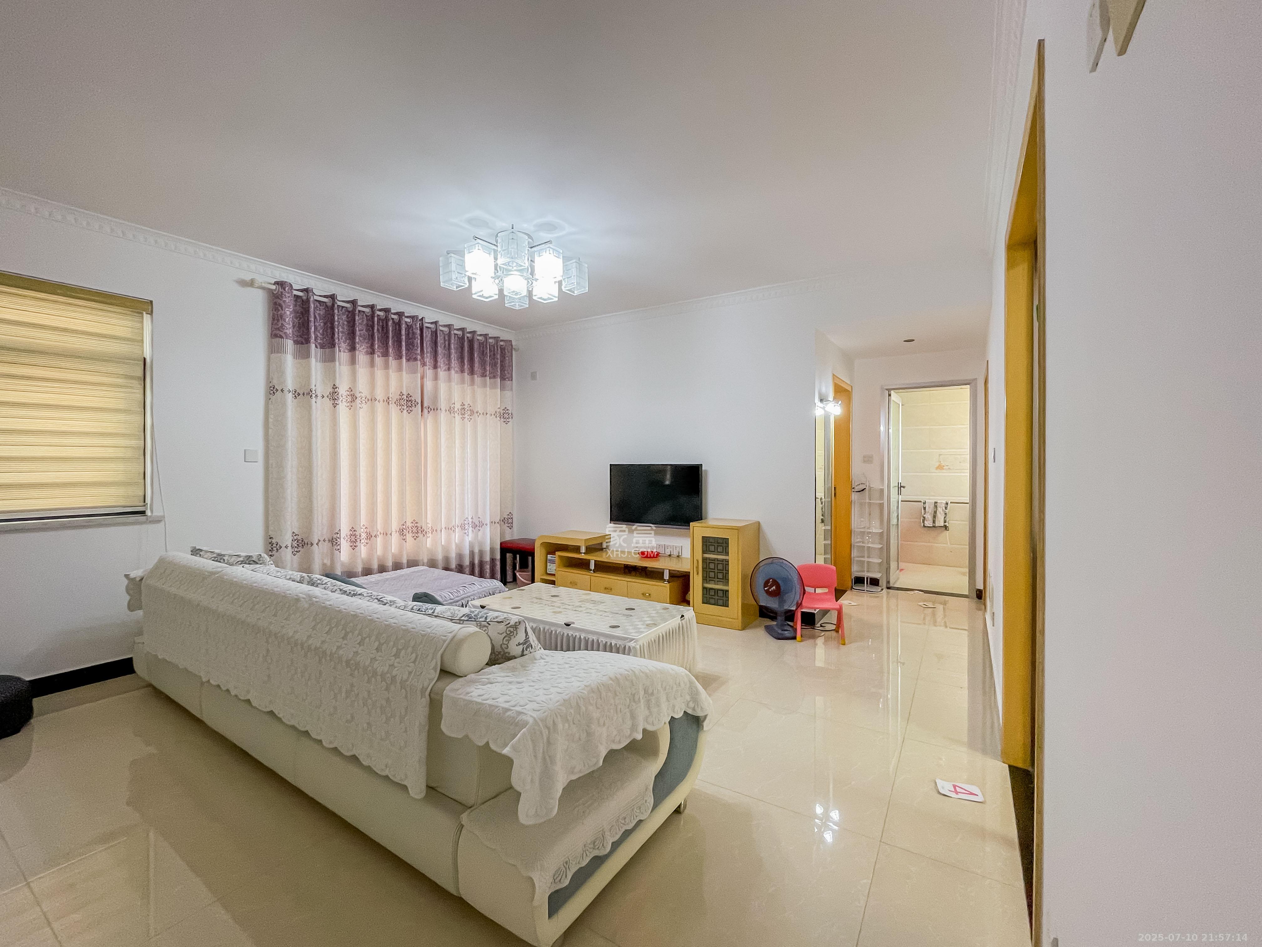 中国铁建国际城一期 3室2厅1卫 55.0万 中国铁建国际城一期 3室2厅1卫 55.0万客厅