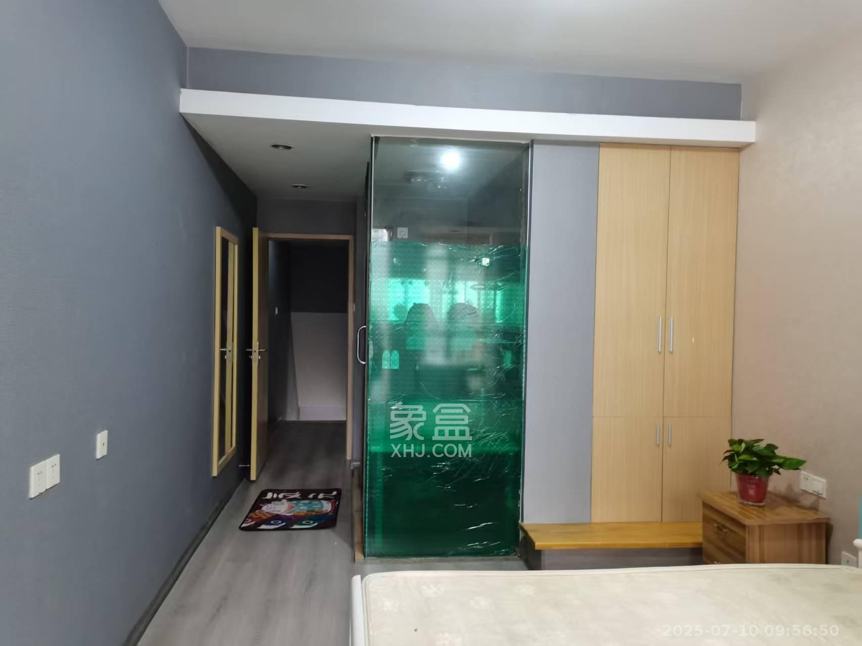 华润凤凰城一期  1室1厅1卫    1550.0元/月 华润凤凰城一期  1室1厅1卫    1550.0元/月