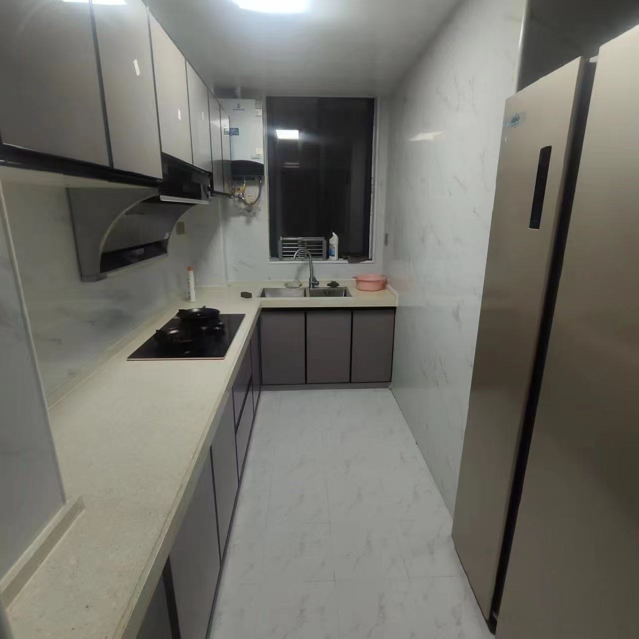 山水印象  3室2厅2卫    2300.0元/月