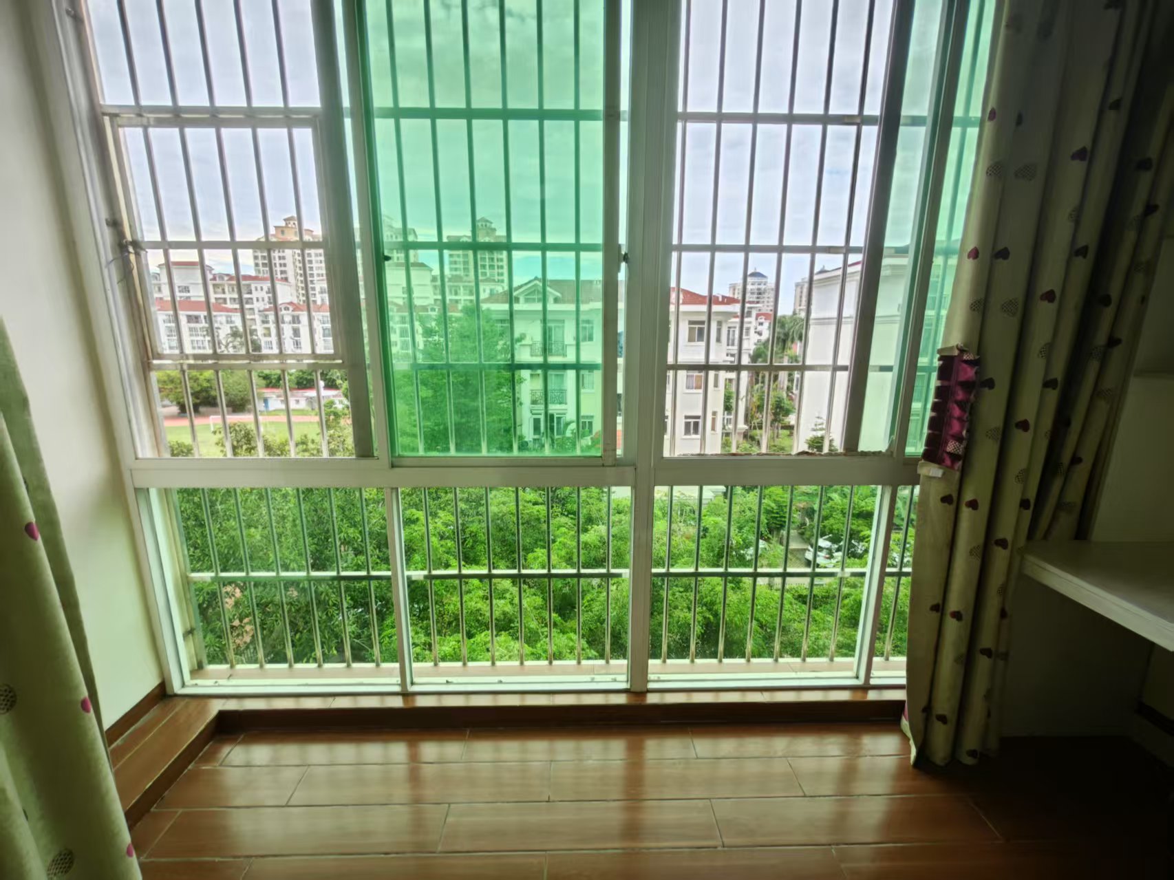 海天逸舍 3室2厅2卫 3500.0元/月 海天逸舍 3室2厅2卫 3500.0元/月室内图