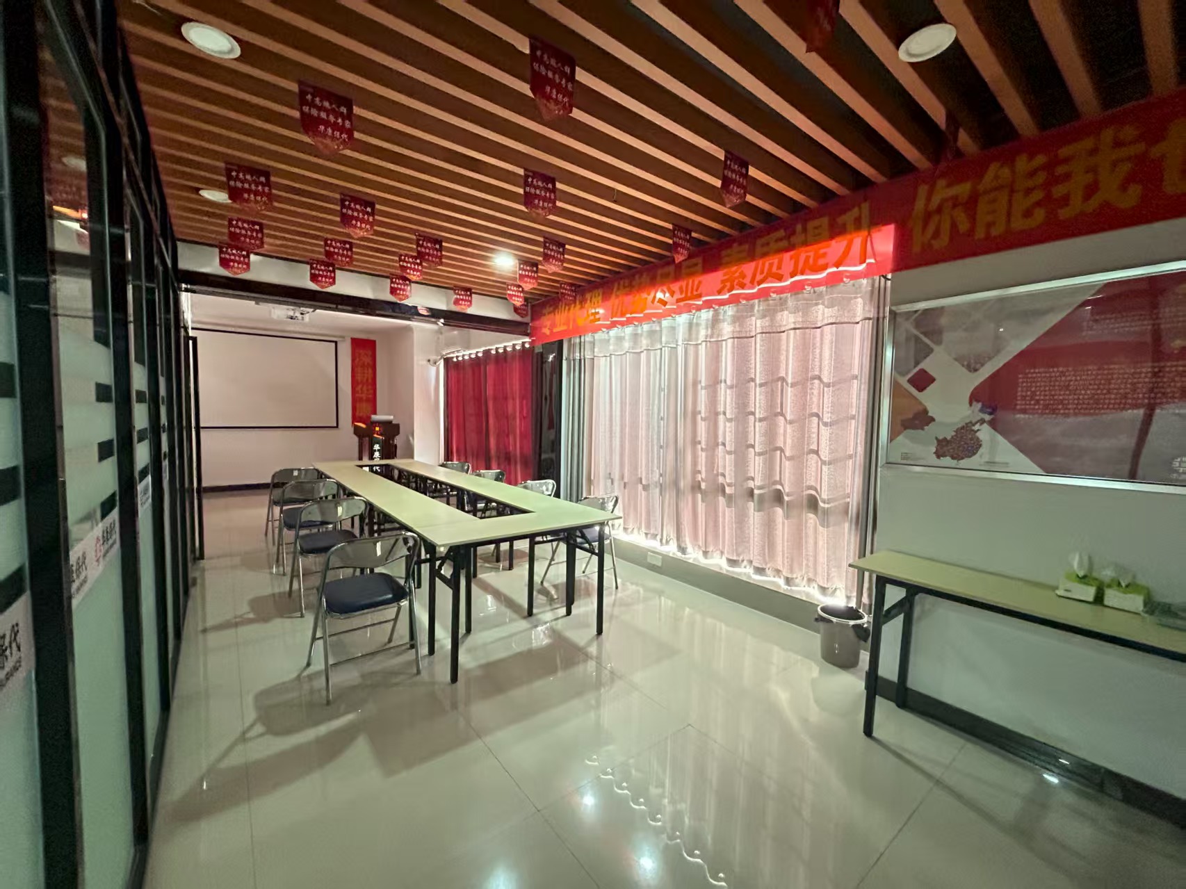 香格里拉 5室5厅2卫 5000.0元/月 香格里拉 5室5厅2卫 5000.0元/月室内图