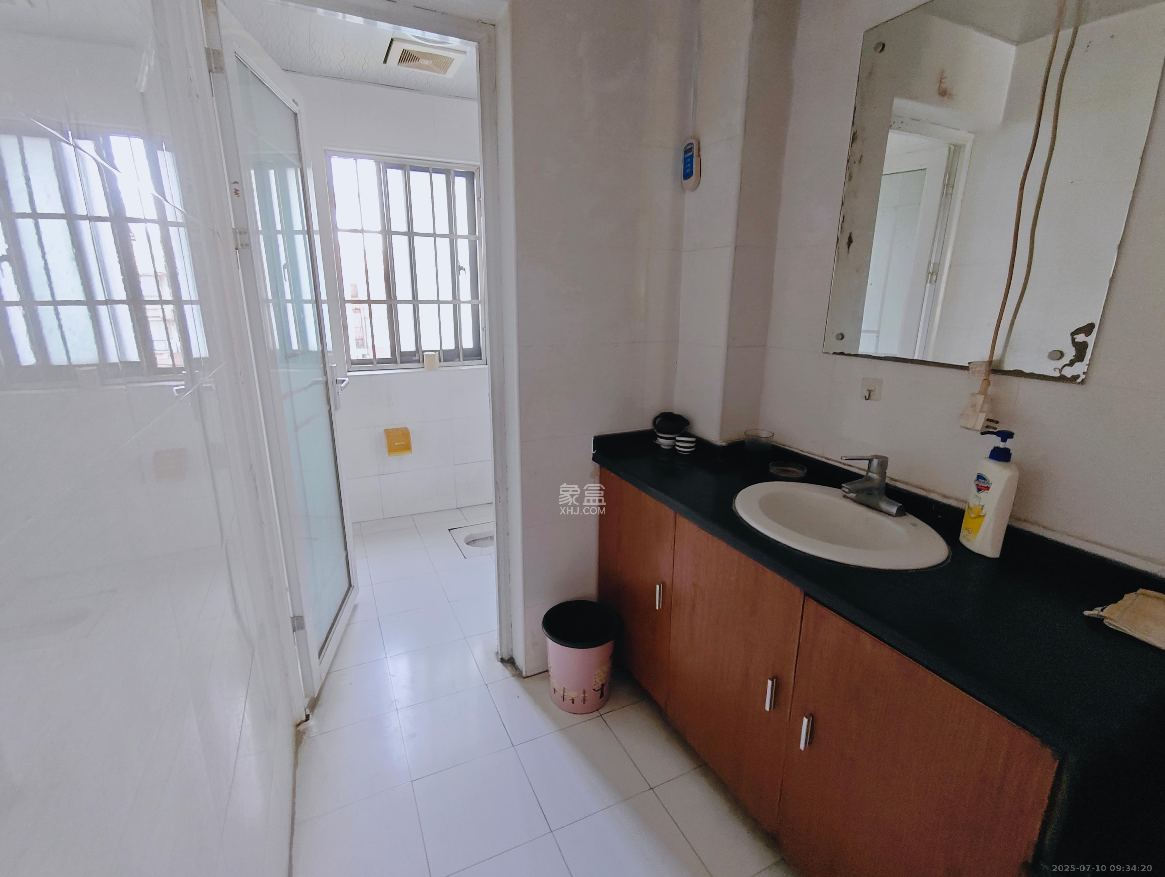 西子花苑 3室2厅2卫 2800.0元/月 西子花苑 3室2厅2卫 2800.0元/月室内图