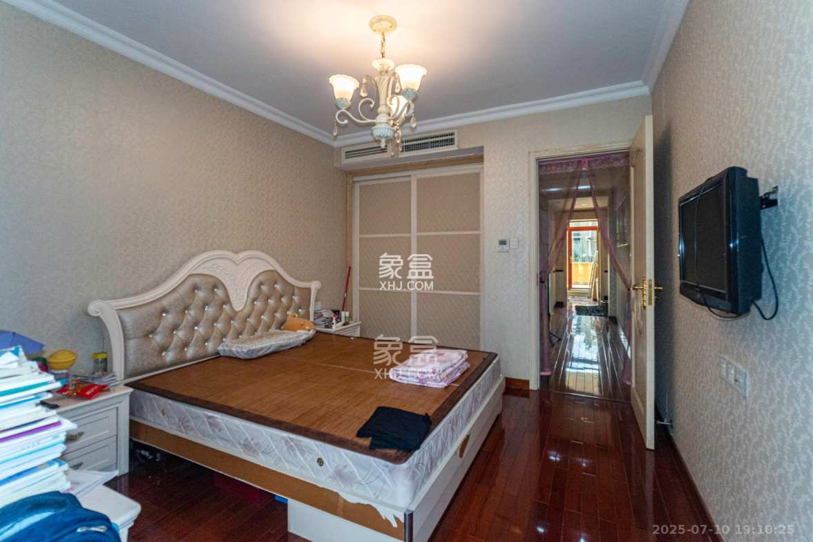 山水湾  5室2厅4卫    498.0万 山水湾  5室2厅4卫    498.0万卧室