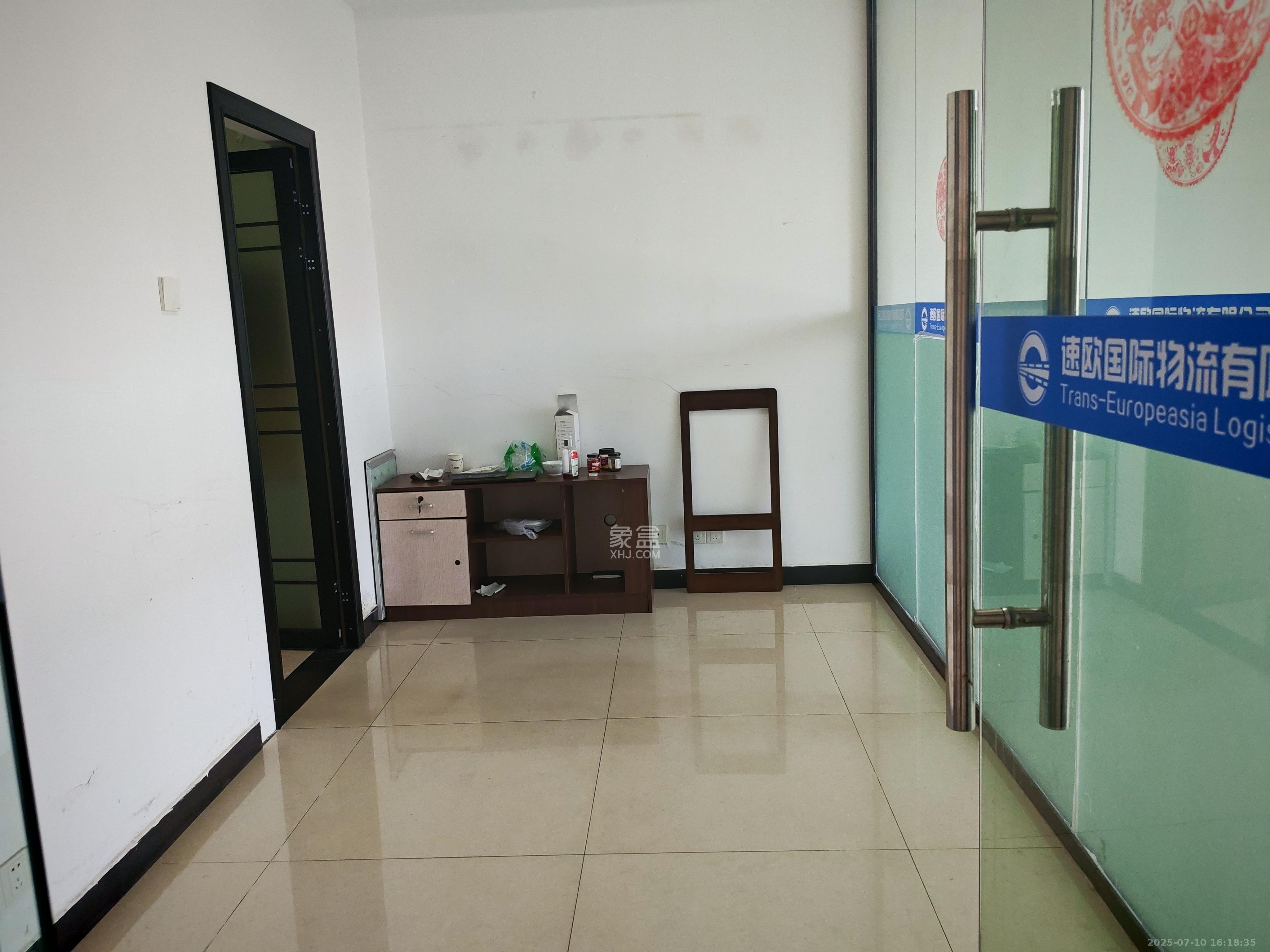 湘诚德峰小区A区 1室0厅0卫 1500.0元/月 湘诚德峰小区A区 1室0厅0卫 1500.0元/月室内图