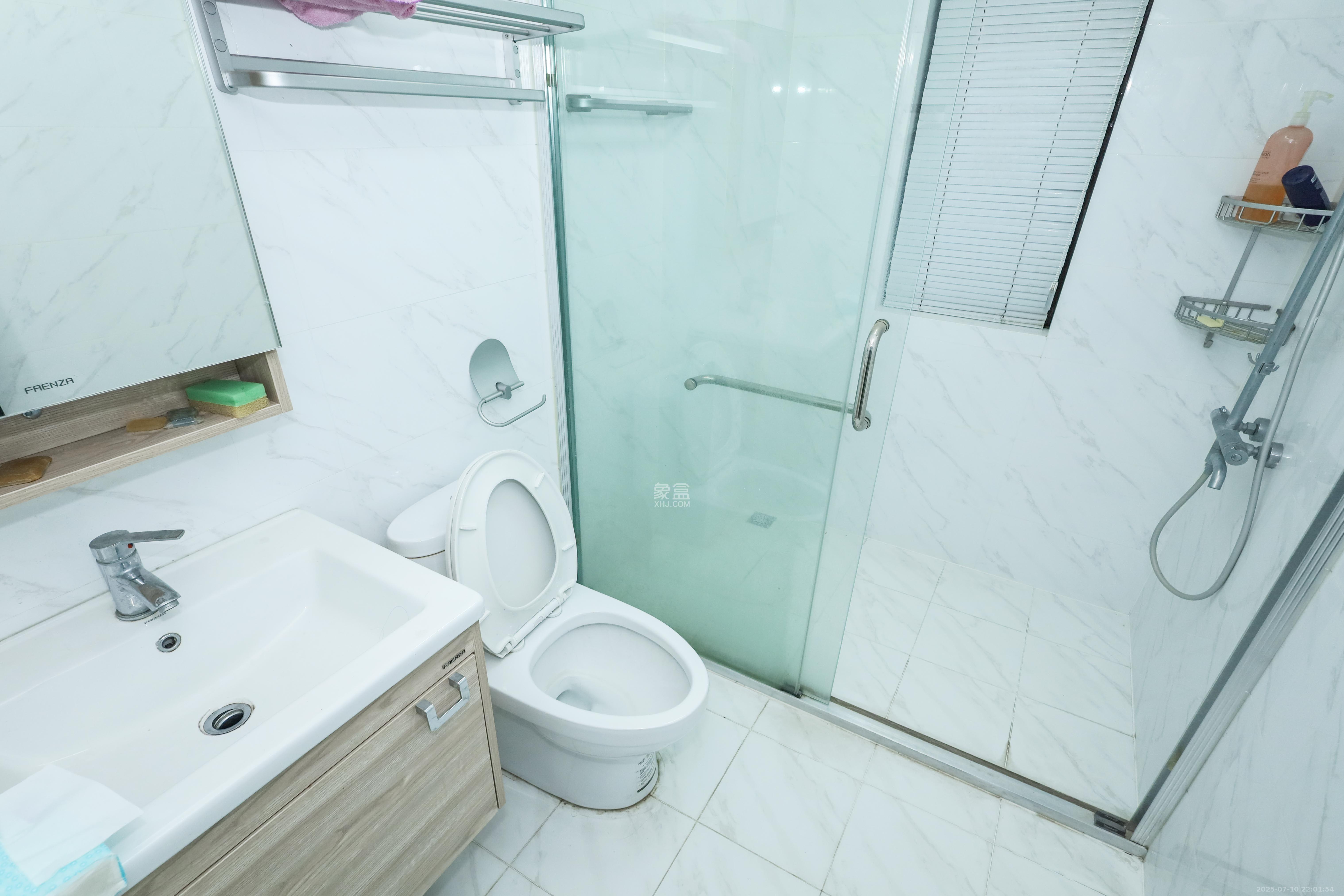 卓越浅水湾  3室2厅2卫   2800.00元/月室内图
