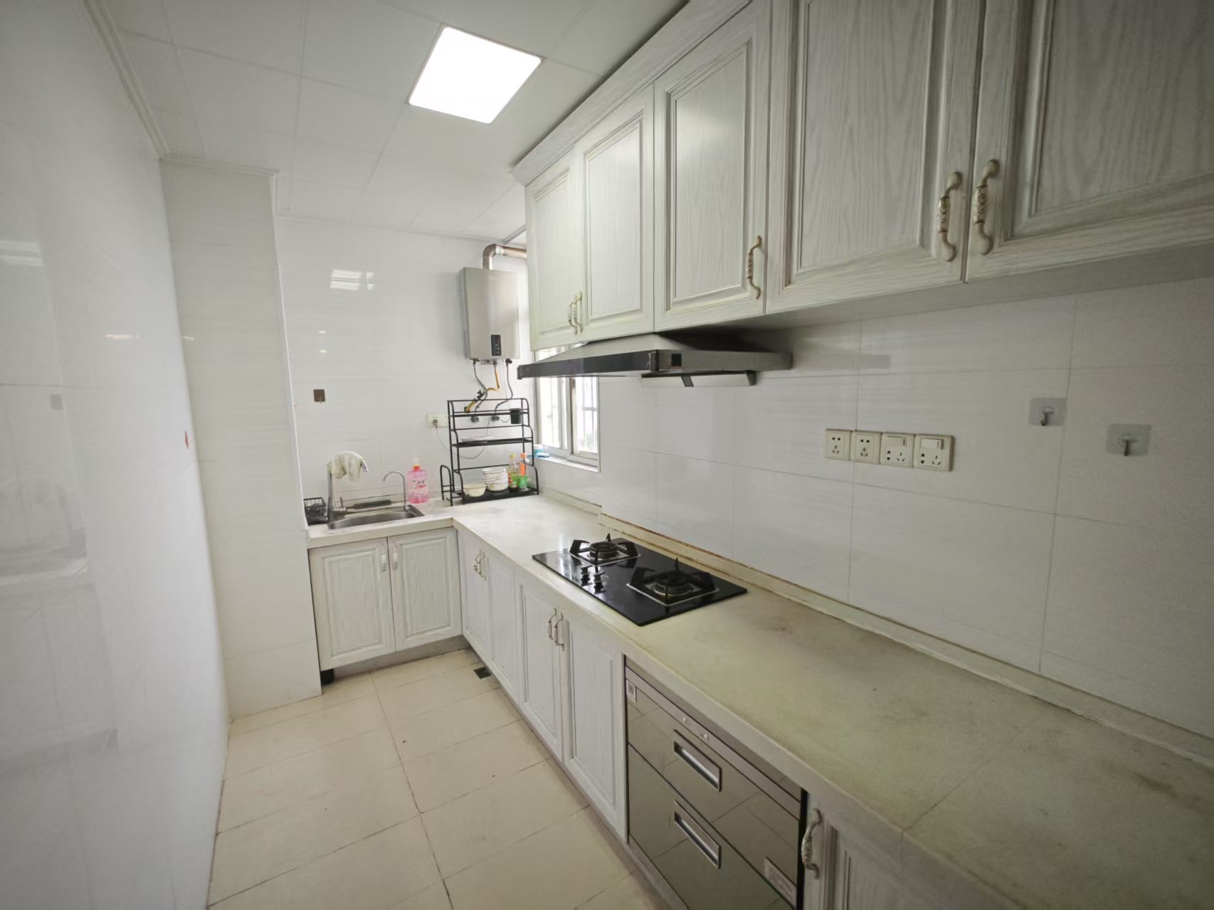 海天逸舍 3室2厅2卫 3500.0元/月 海天逸舍 3室2厅2卫 3500.0元/月室内图