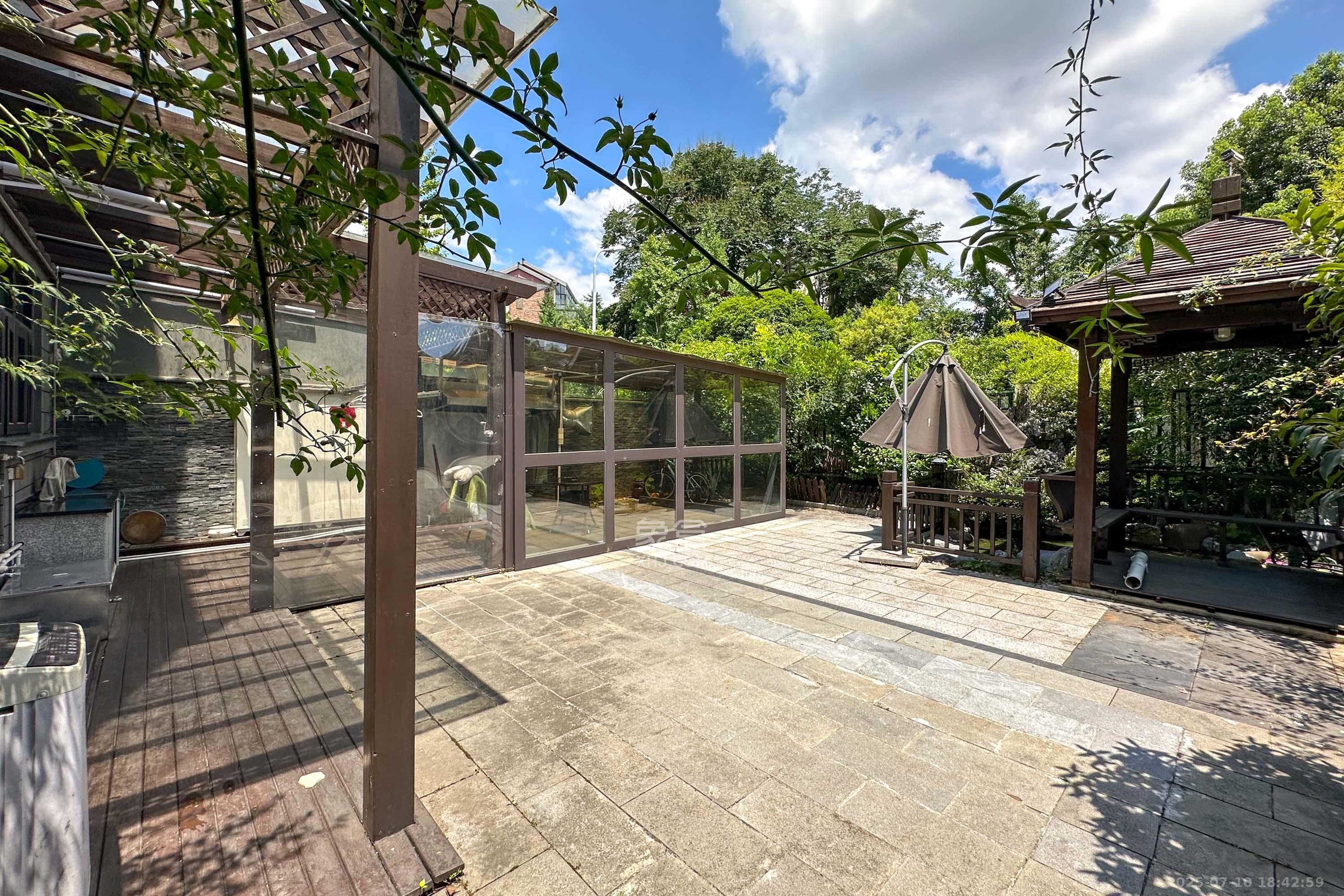 金科东方大院五期  5室2厅3卫    590.0万 金科东方大院五期  5室2厅3卫    590.0万其他