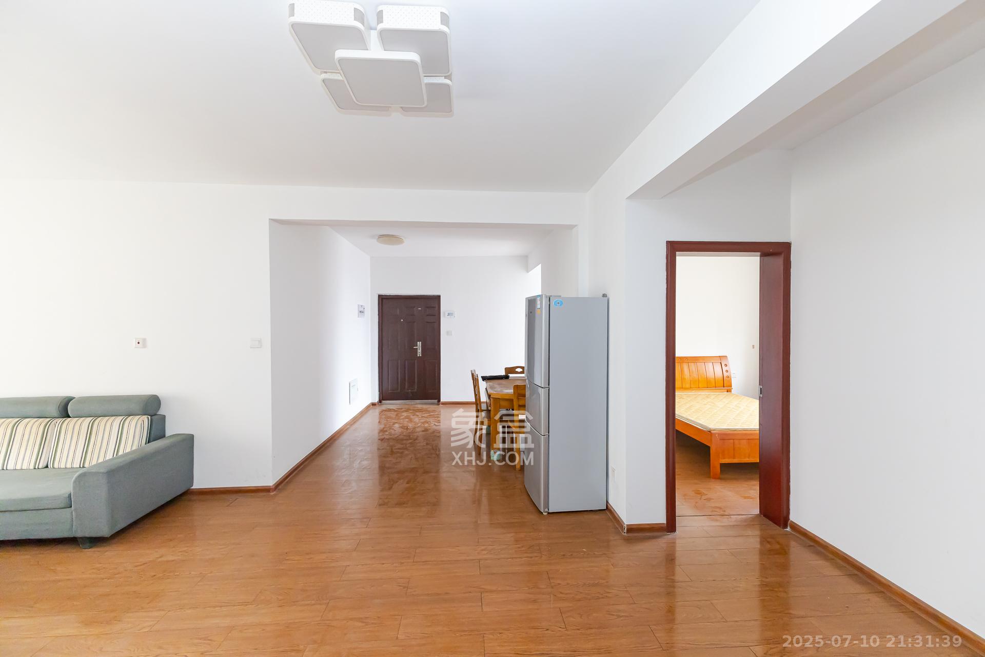 明发国际城  4室2厅2卫    91.0万 明发国际城  4室2厅2卫    91.0万客厅