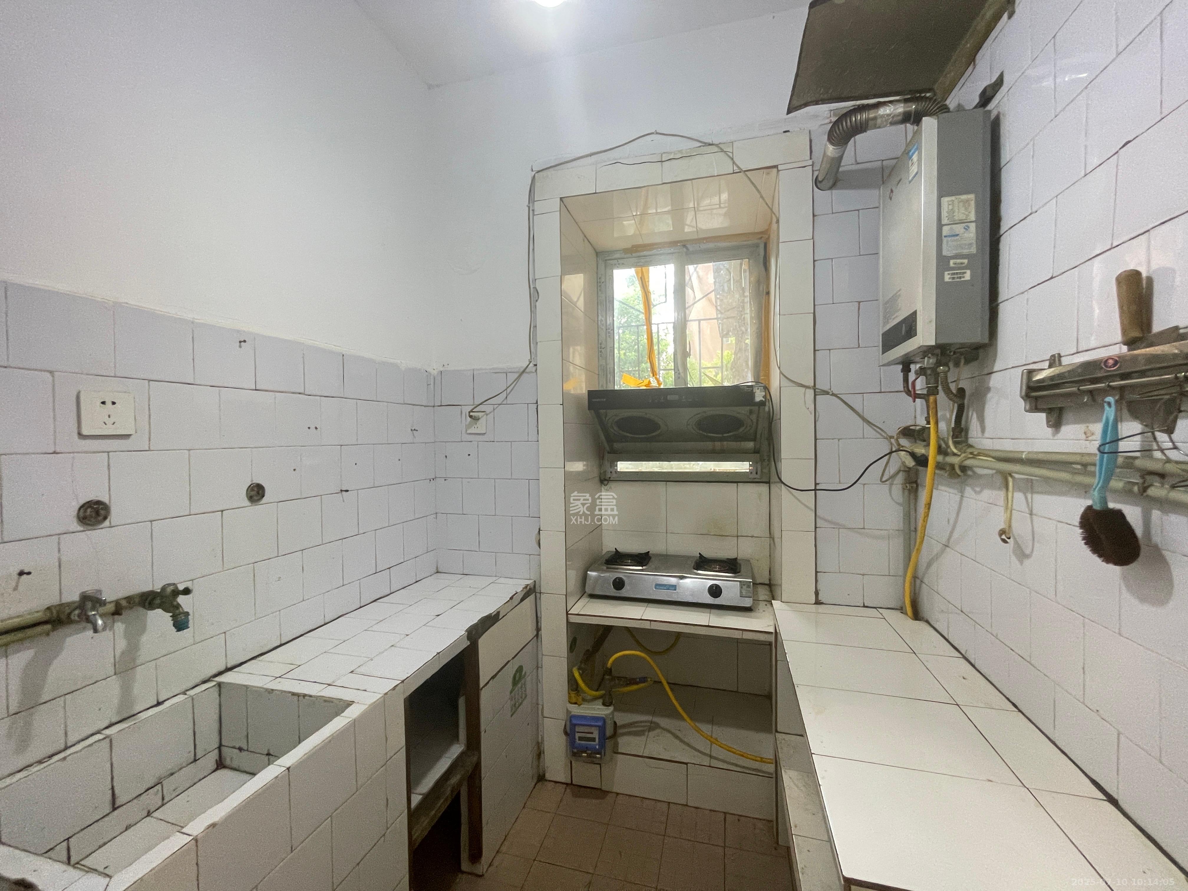 省脑科医院宿舍(康苑小区) 2室2厅1卫 1700.0元/月 省脑科医院宿舍(康苑小区) 2室2厅1卫 1700.0元/月室内图