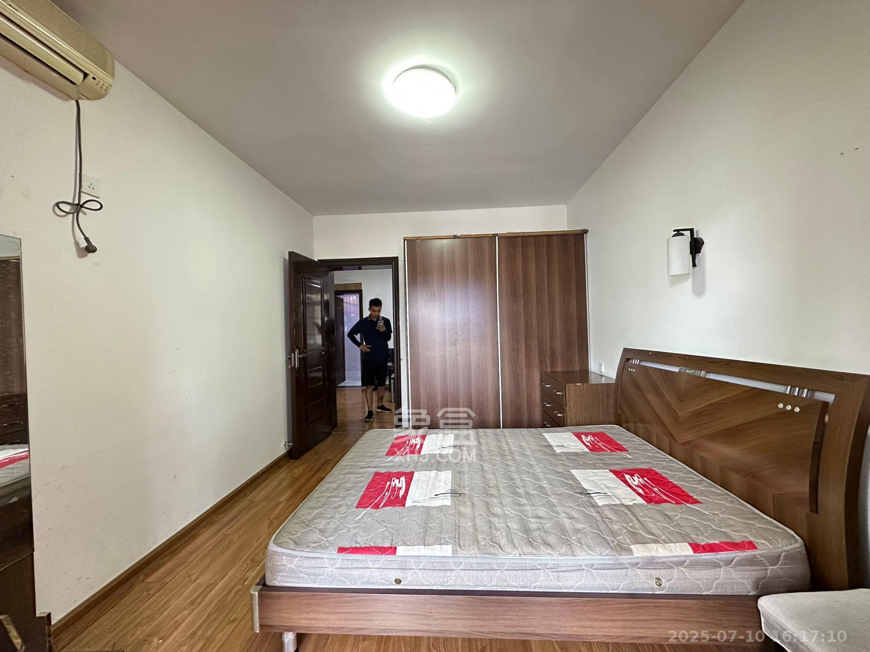 市总工会宿舍(司马里36号) 3室2厅1卫 1700.0元/月 市总工会宿舍(司马里36号) 3室2厅1卫 1700.0元/月室内图