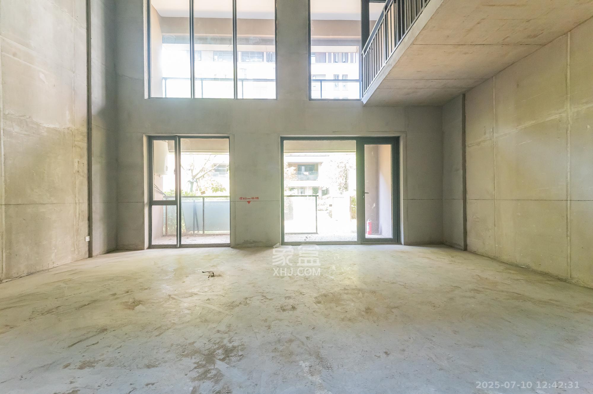 三一云谷 5室2厅3卫 310.0万 三一云谷 5室2厅3卫 310.0万客厅