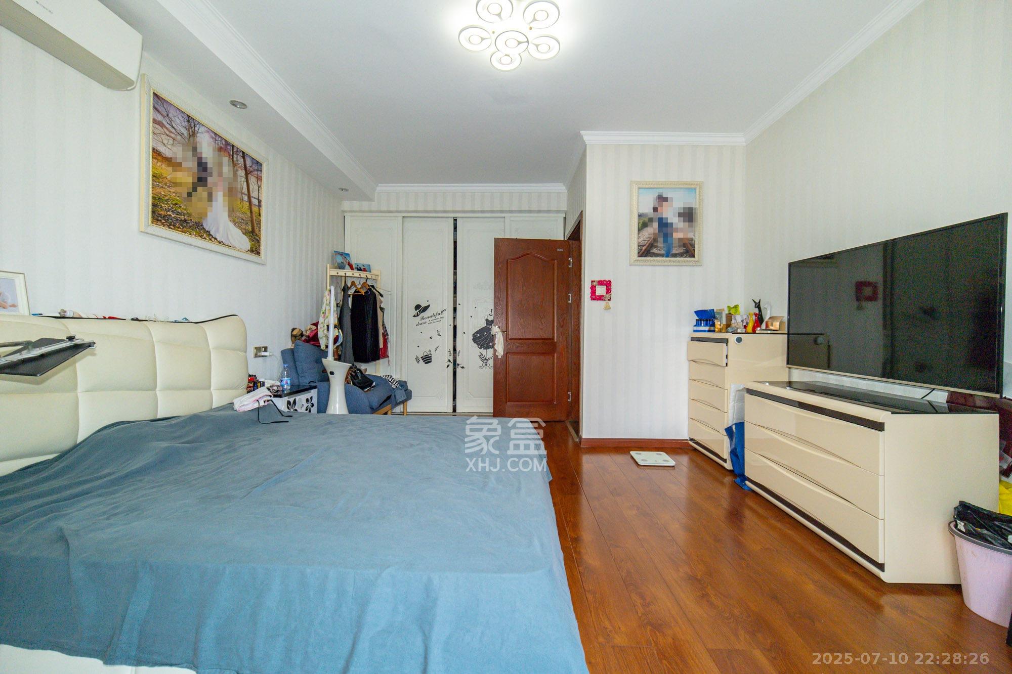 星湖湾一期高层  4室2厅2卫    109.9万 星湖湾一期高层  4室2厅2卫    109.9万卧室