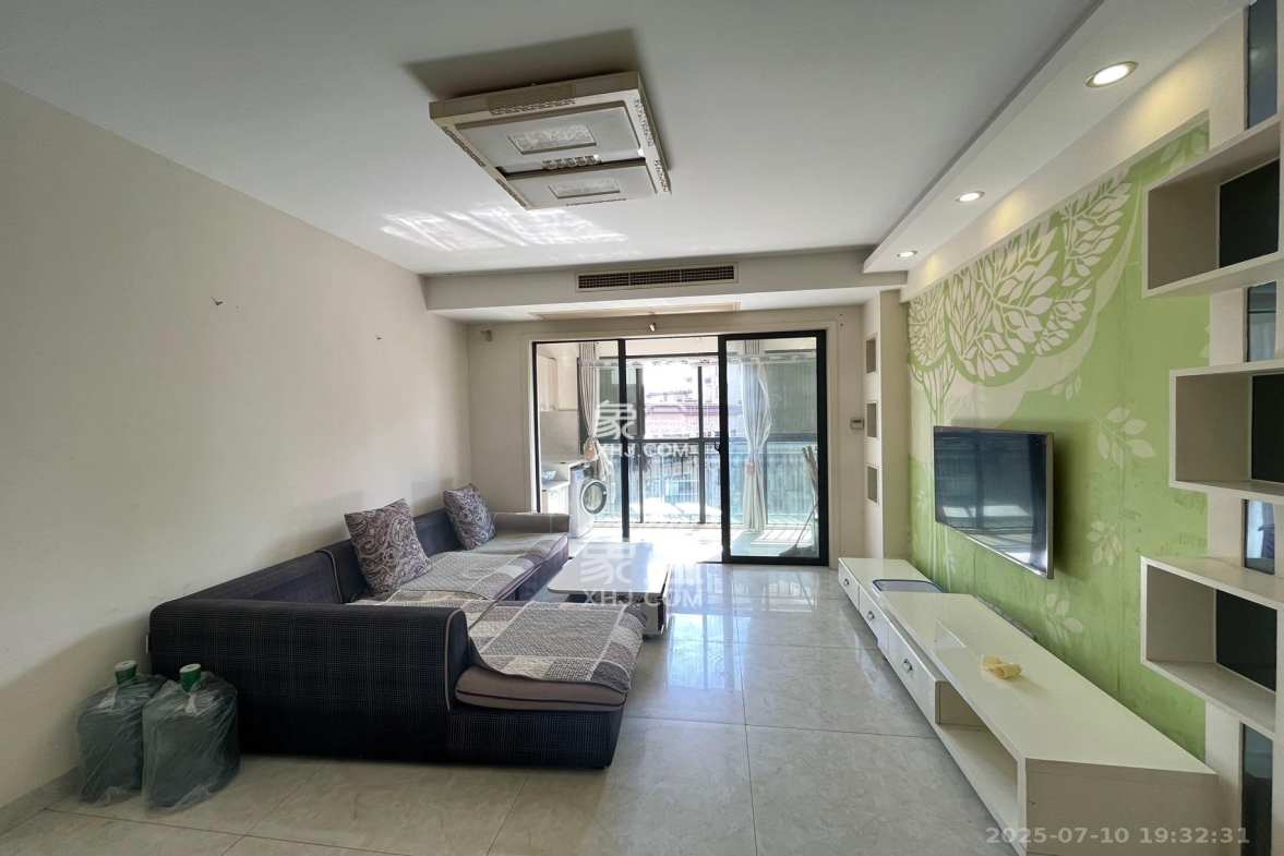 中南红领邦(红星嘉和苑) 3室2厅1卫 2100.0元/月 中南红领邦(红星嘉和苑) 3室2厅1卫 2100.0元/月室内图