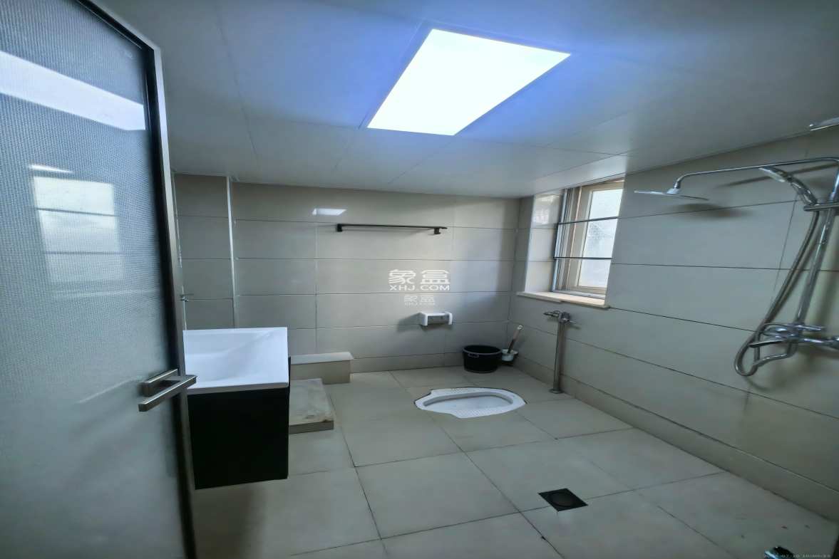 鸿铭中心  4室2厅3卫    5500.0元/月 鸿铭中心  4室2厅3卫    5500.0元/月室内图