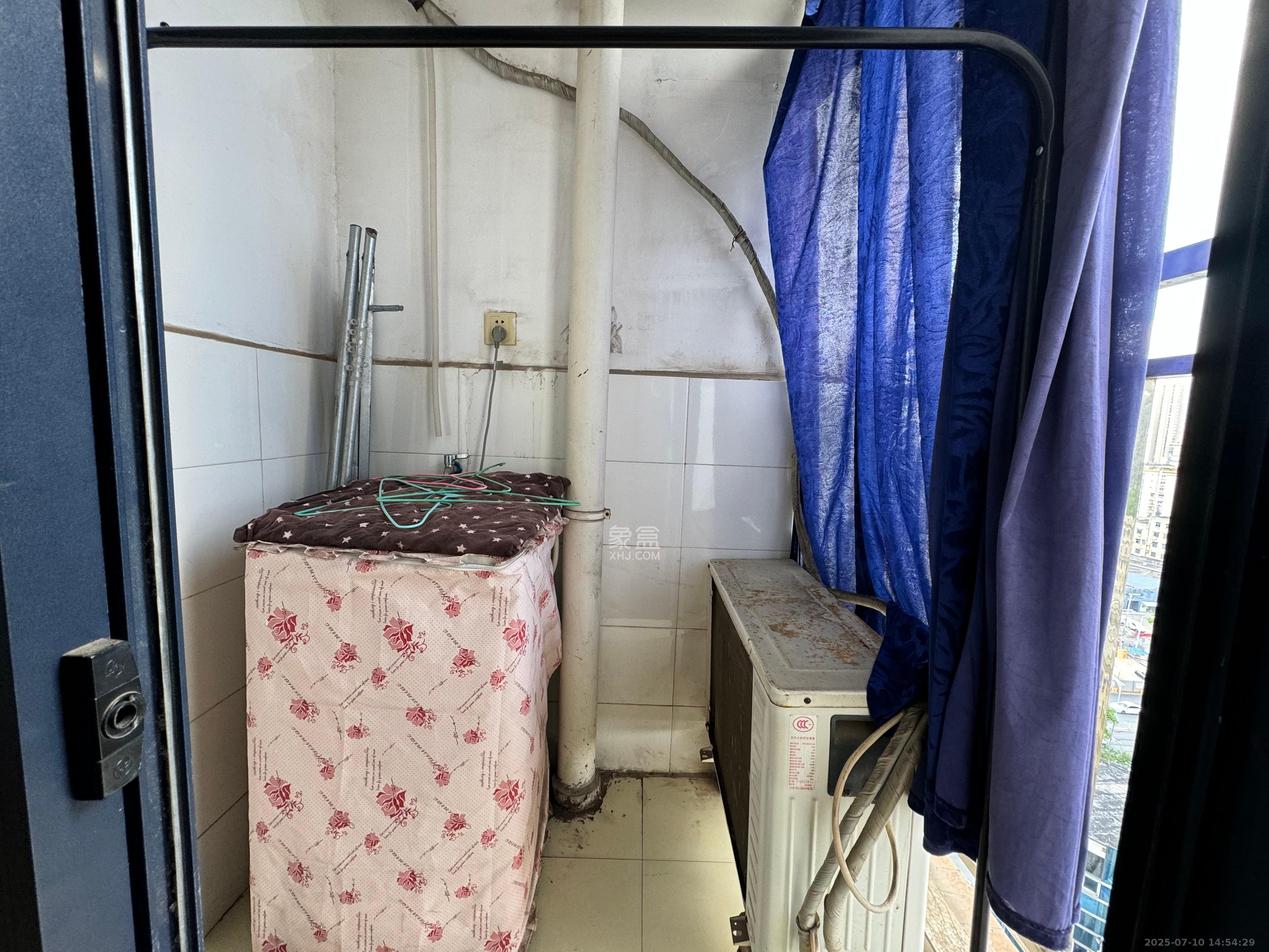 铁四院 2室2厅1卫 1400.0元/月 铁四院 2室2厅1卫 1400.0元/月室内图