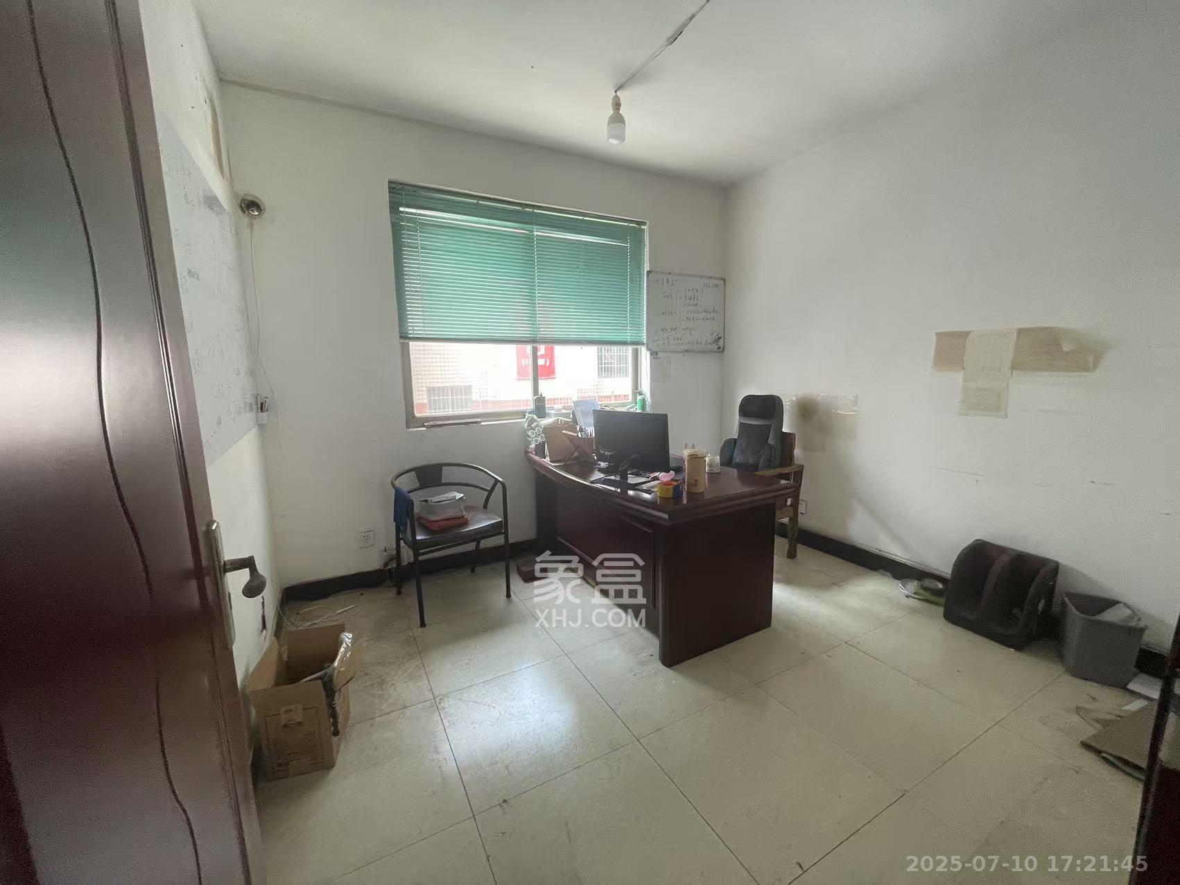 高桥火焰市场 8室3厅5卫 4000.0元/月 高桥火焰市场 8室3厅5卫 4000.0元/月室内图