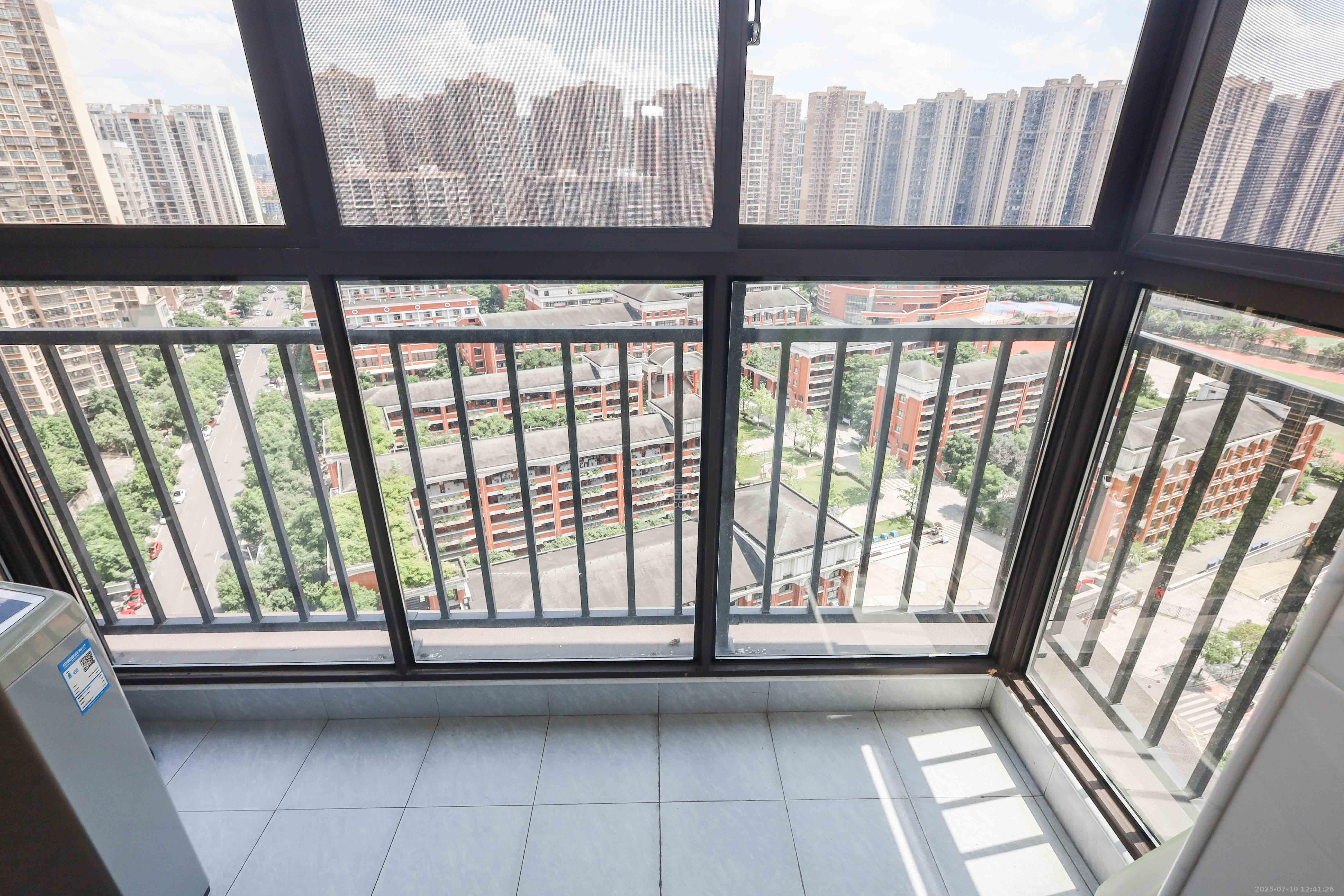 中国铁建梅溪青秀三期  4室2厅5卫   208.00万阳台