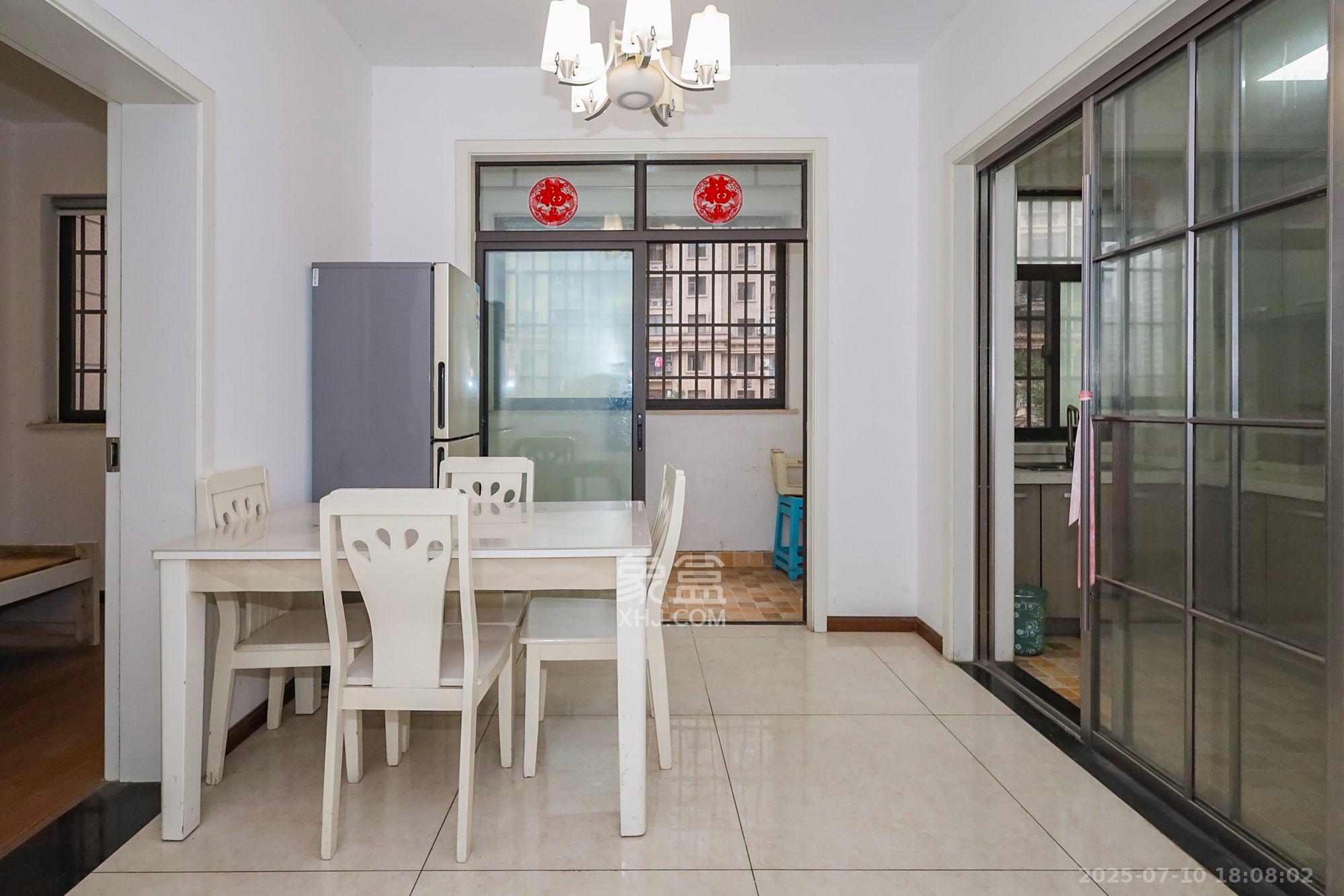 阳光丽城一期 4室2厅2卫 3200.0元/月 阳光丽城一期 4室2厅2卫 3200.0元/月室内图