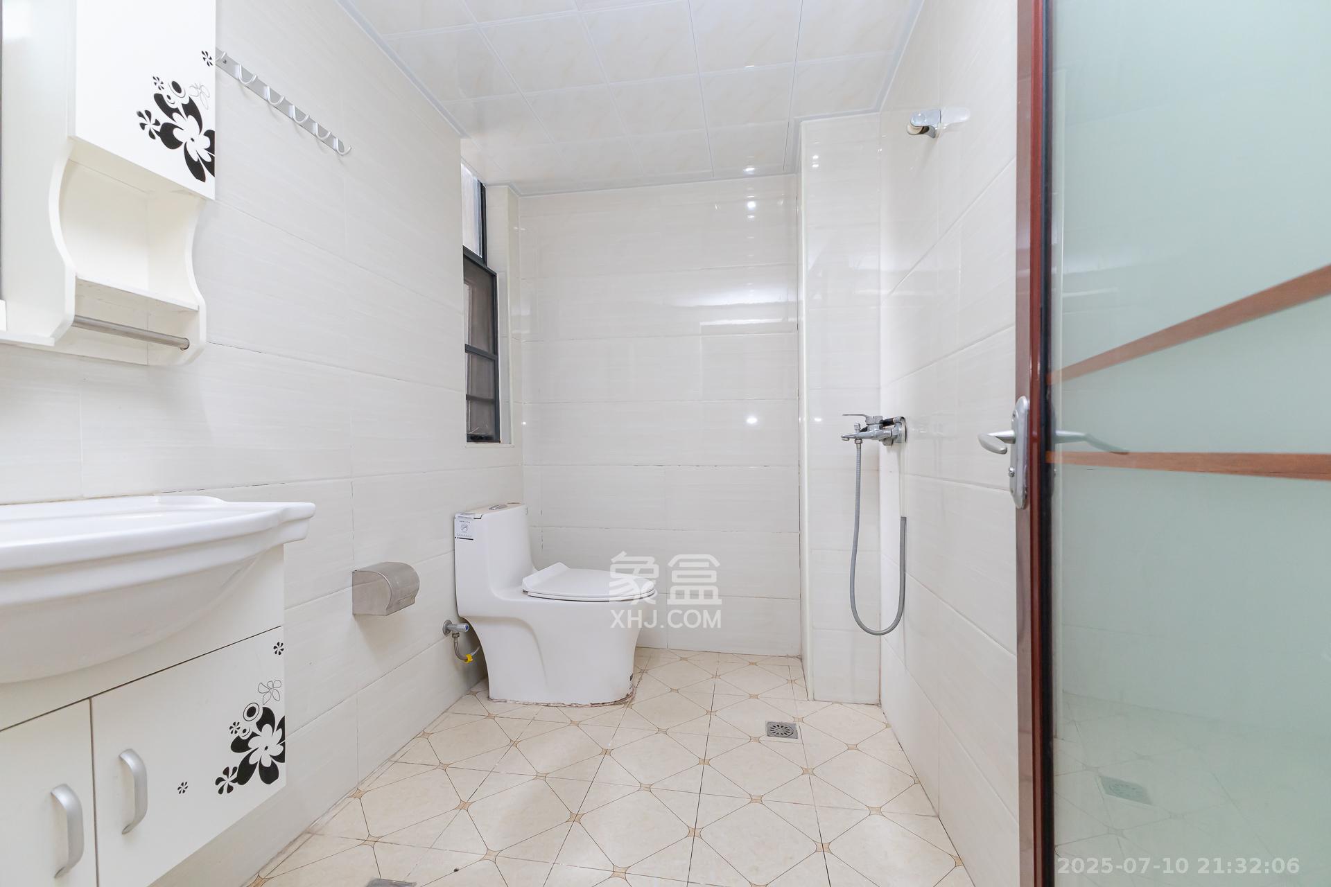 明发国际城  4室2厅2卫    91.0万 明发国际城  4室2厅2卫    91.0万卫生间