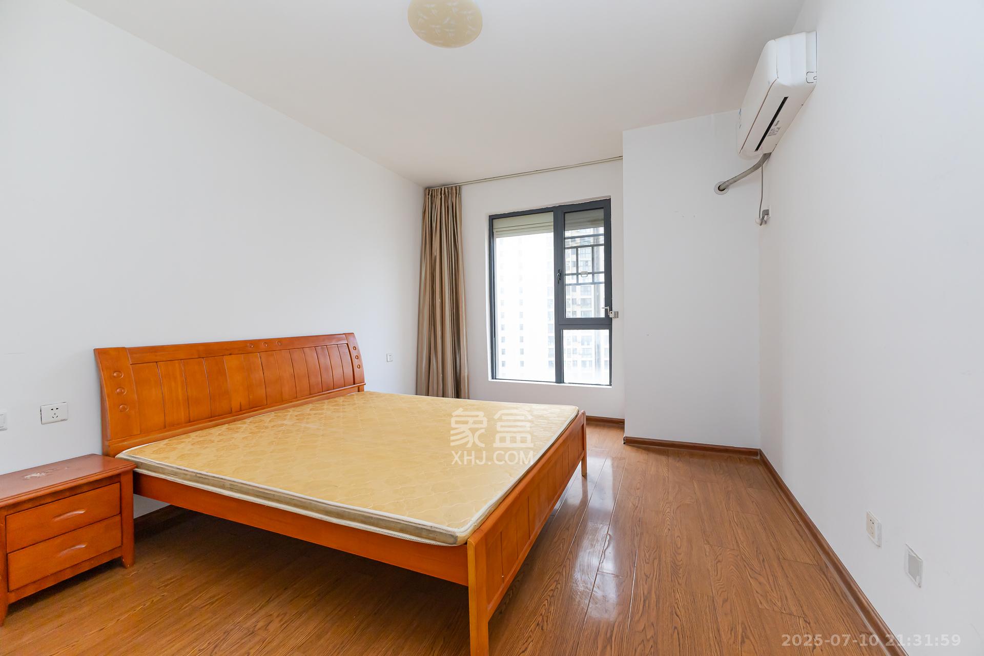 明发国际城  4室2厅2卫    91.0万 明发国际城  4室2厅2卫    91.0万卧室