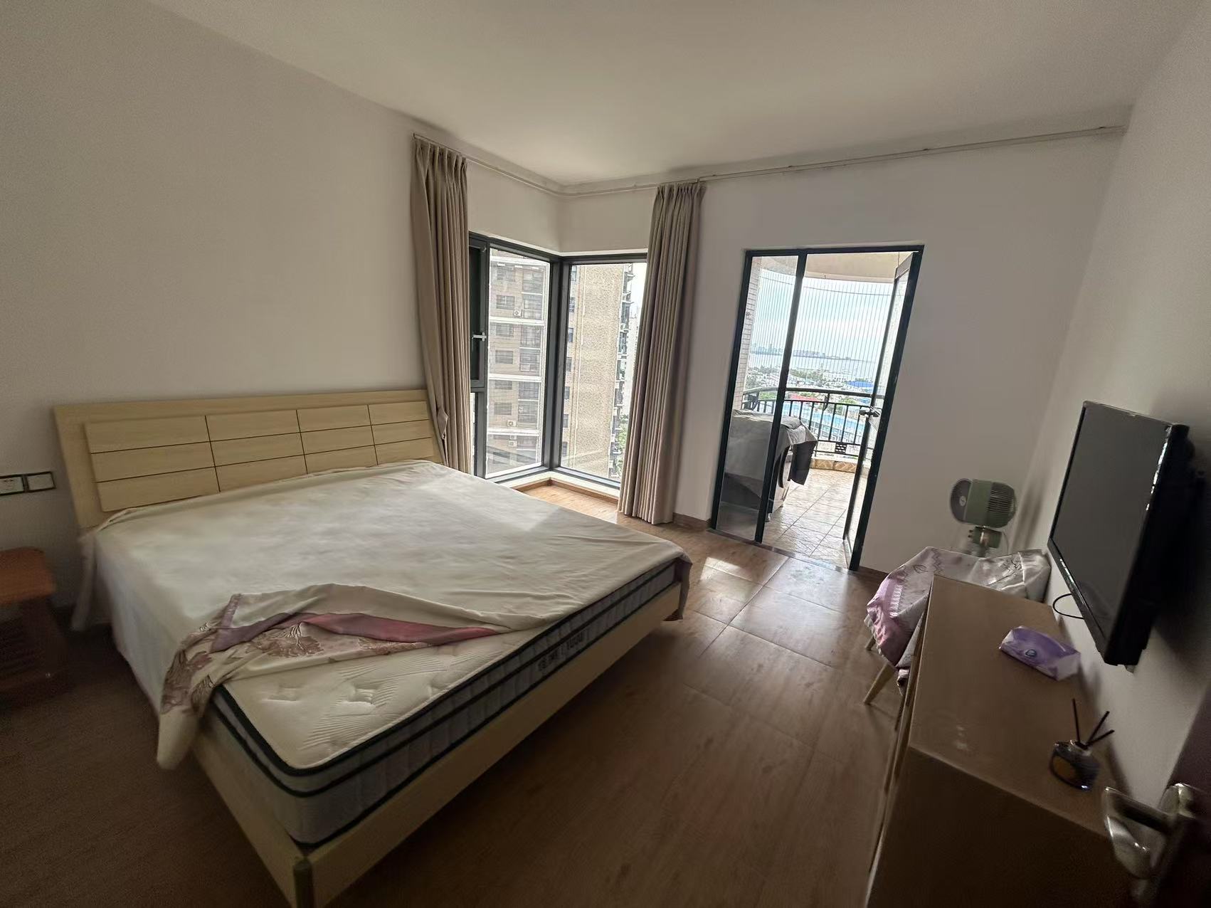 丽晶温泉海景花园一期(别名:丽晶维港、丽晶海景花园) 5室2厅2卫 3000.0元/月 丽晶温泉海景花园一期(别名:丽晶维港、丽晶海景花园) 5室2厅2卫 3000.0元/月室内图