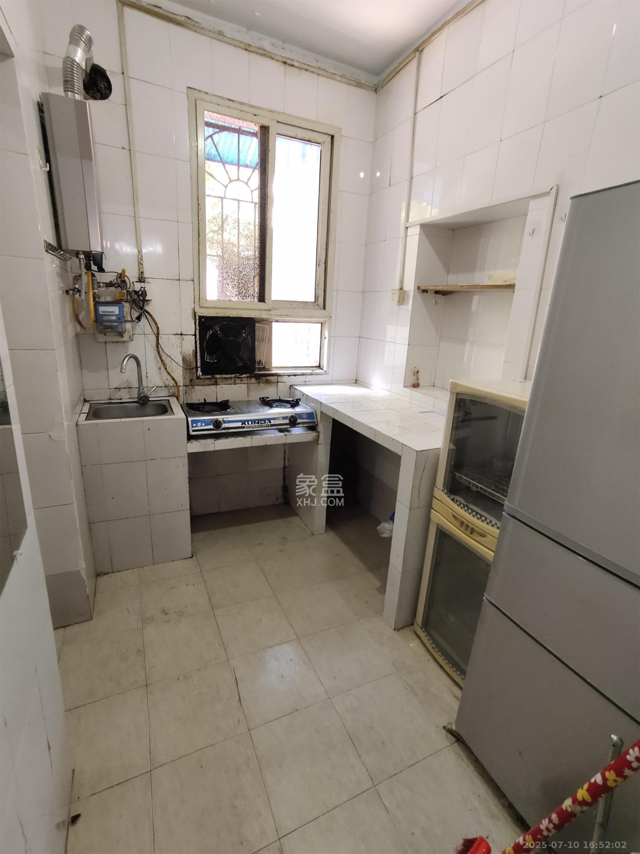 牛婆塘社区  3室2厅1卫   1800.00元/月室内图