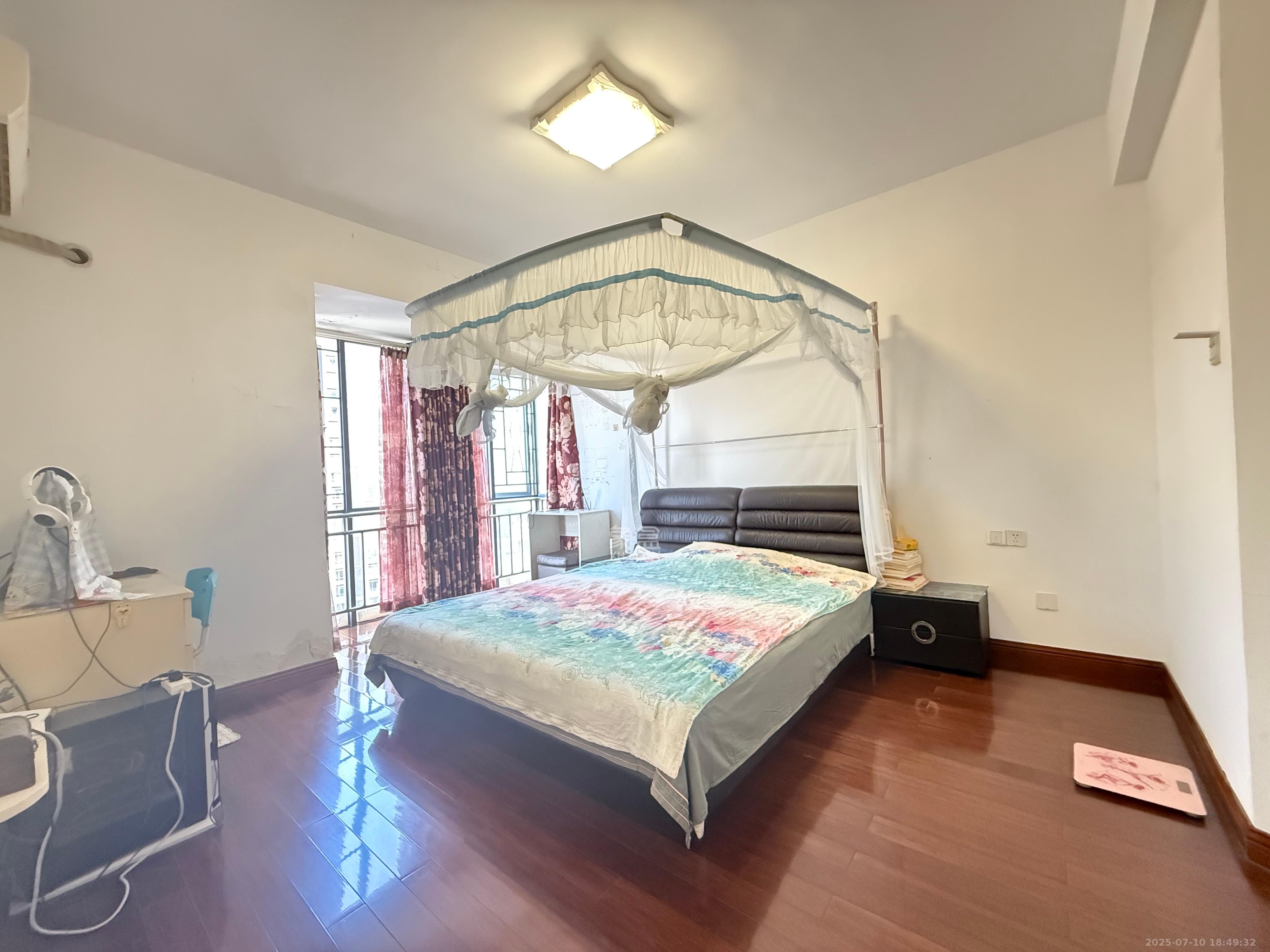 万博汇  3室2厅1卫    4200.0元/月室内图