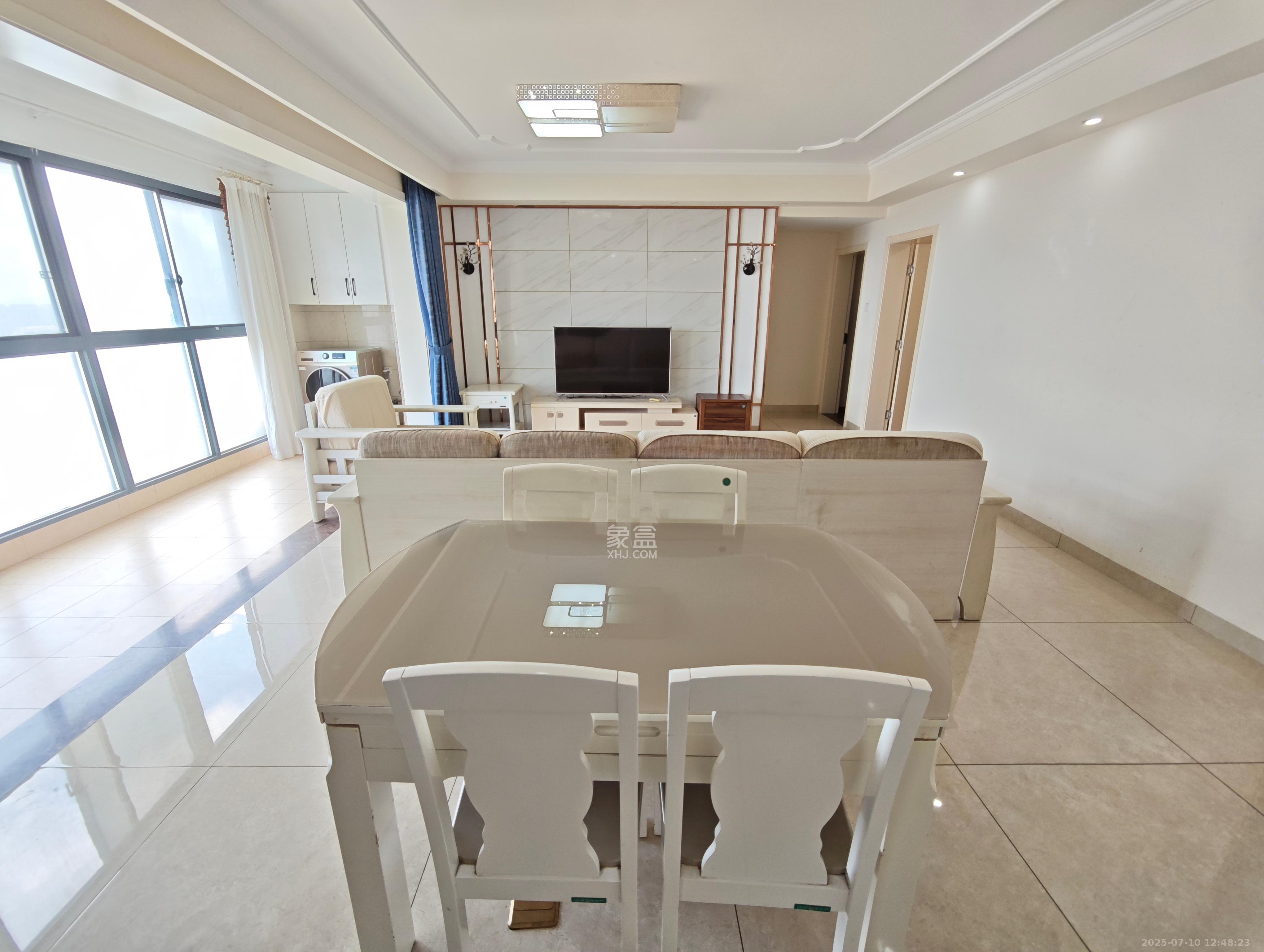 中粮鸿云  5室2厅2卫    2200.0元/月 中粮鸿云  5室2厅2卫    2200.0元/月室内图