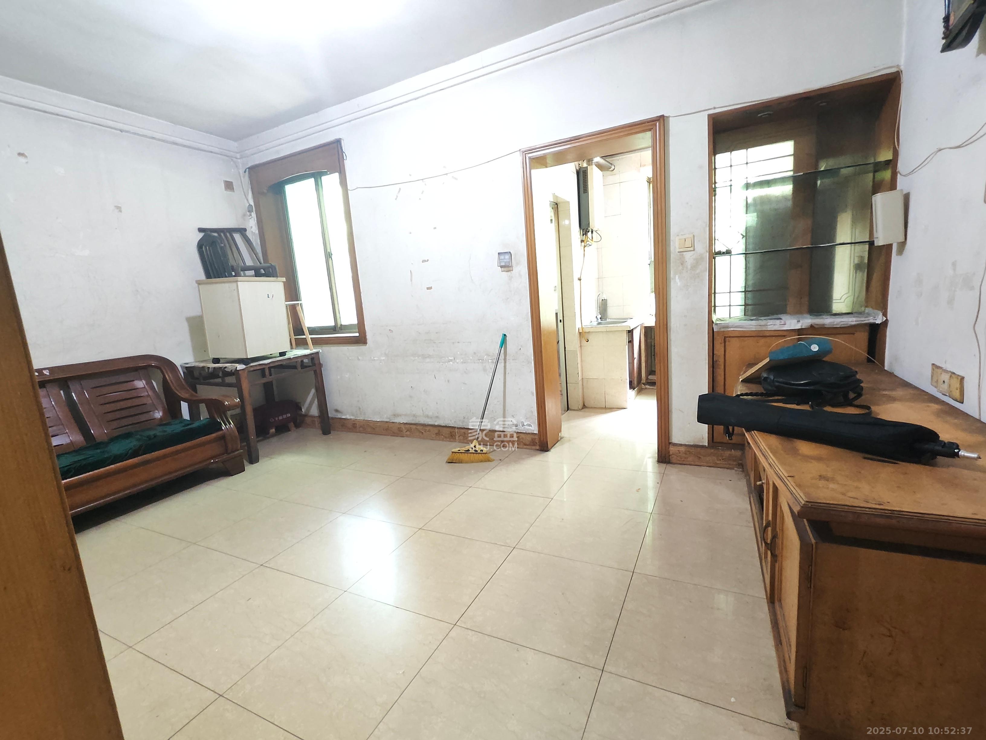 赤岗小区(一二三片)  2室1厅1卫    1100.0元/月 赤岗小区(一二三片)  2室1厅1卫    1100.0元/月室内图