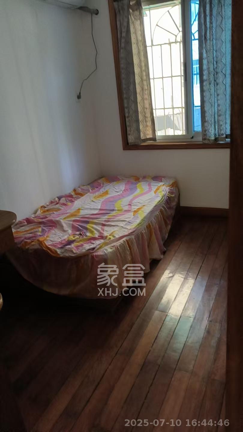 海华花园(京电大厦)  3室2厅1卫    2200.0元/月 海华花园(京电大厦)  3室2厅1卫    2200.0元/月室内图