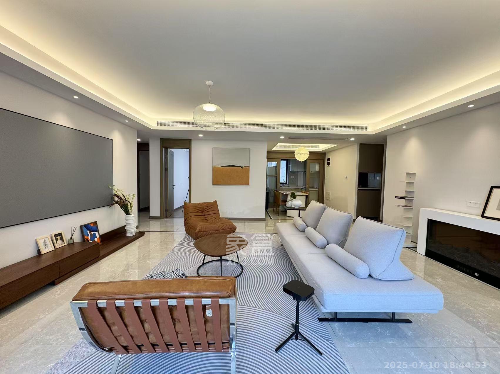 龙湖铂金中心(龙湖春江郦城) 3室2厅2卫 6800.0元/月 龙湖铂金中心(龙湖春江郦城) 3室2厅2卫 6800.0元/月室内图