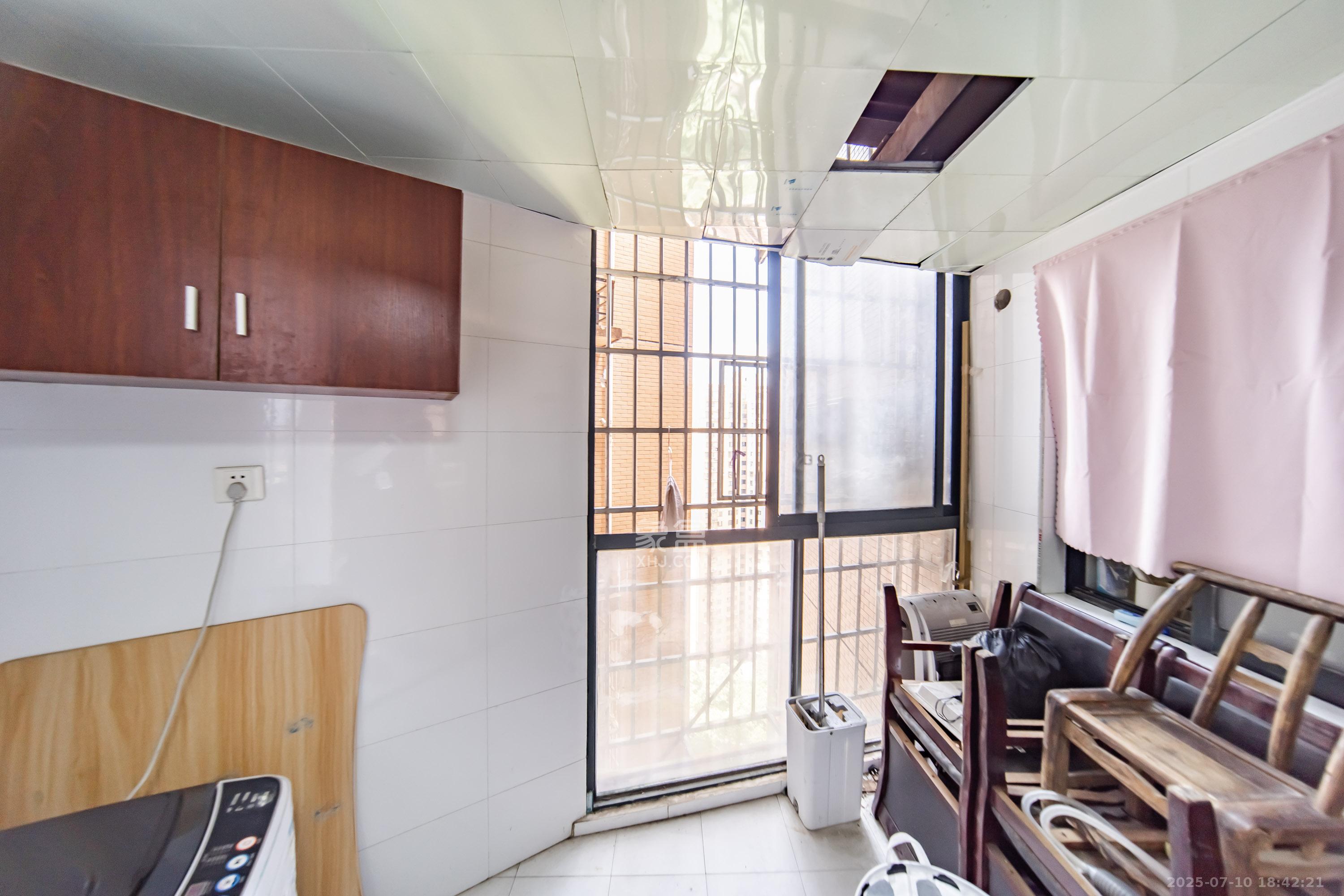 诚兴园 2室2厅1卫 56.0万 诚兴园 2室2厅1卫 56.0万阳台