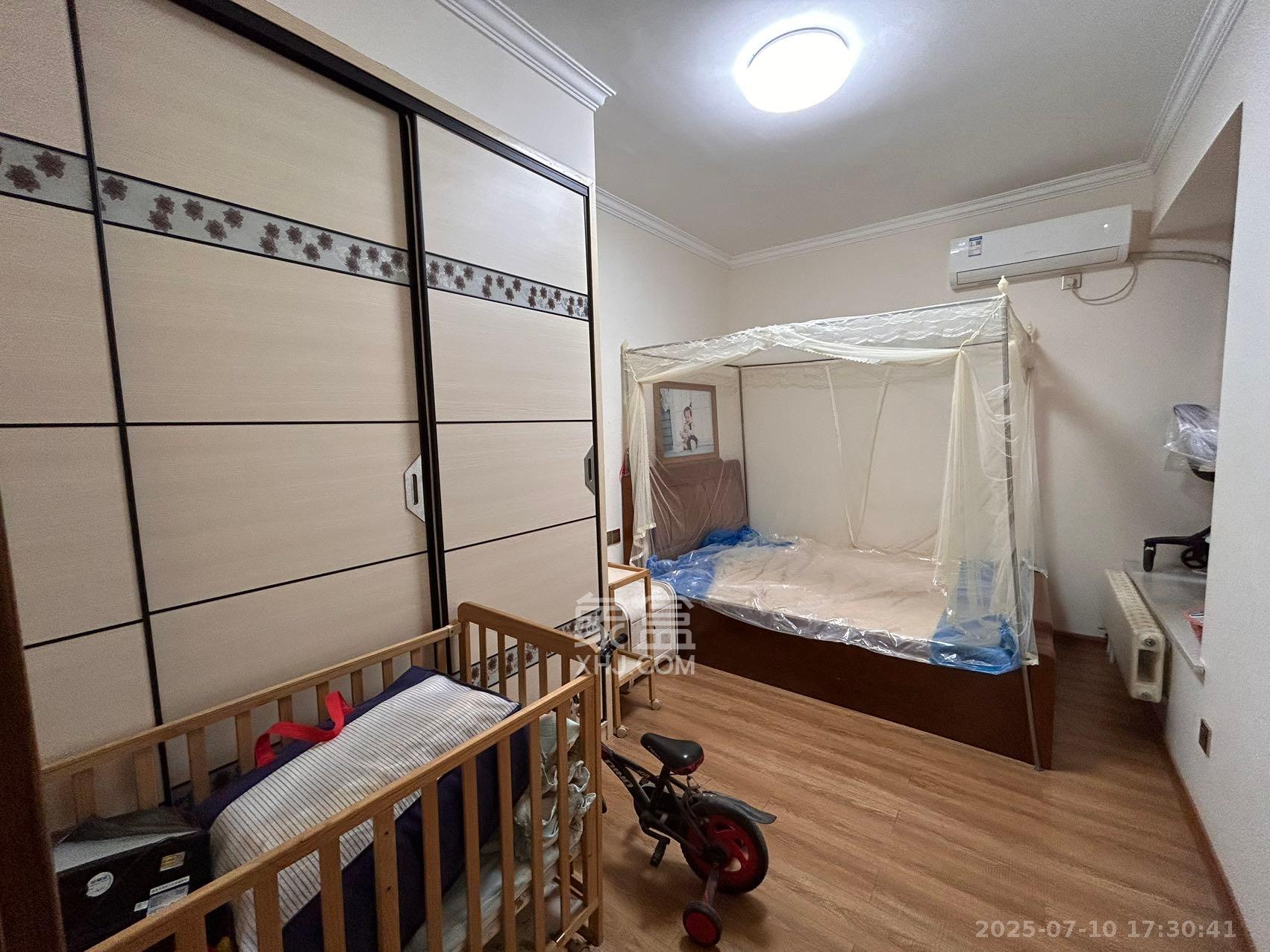 怡海星城 3室2厅2卫 2300.0元/月 怡海星城 3室2厅2卫 2300.0元/月室内图