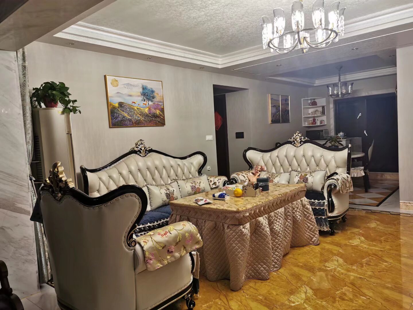 碧桂园豪园 4室2厅2卫 3500.0元/月 碧桂园豪园 4室2厅2卫 3500.0元/月室内图