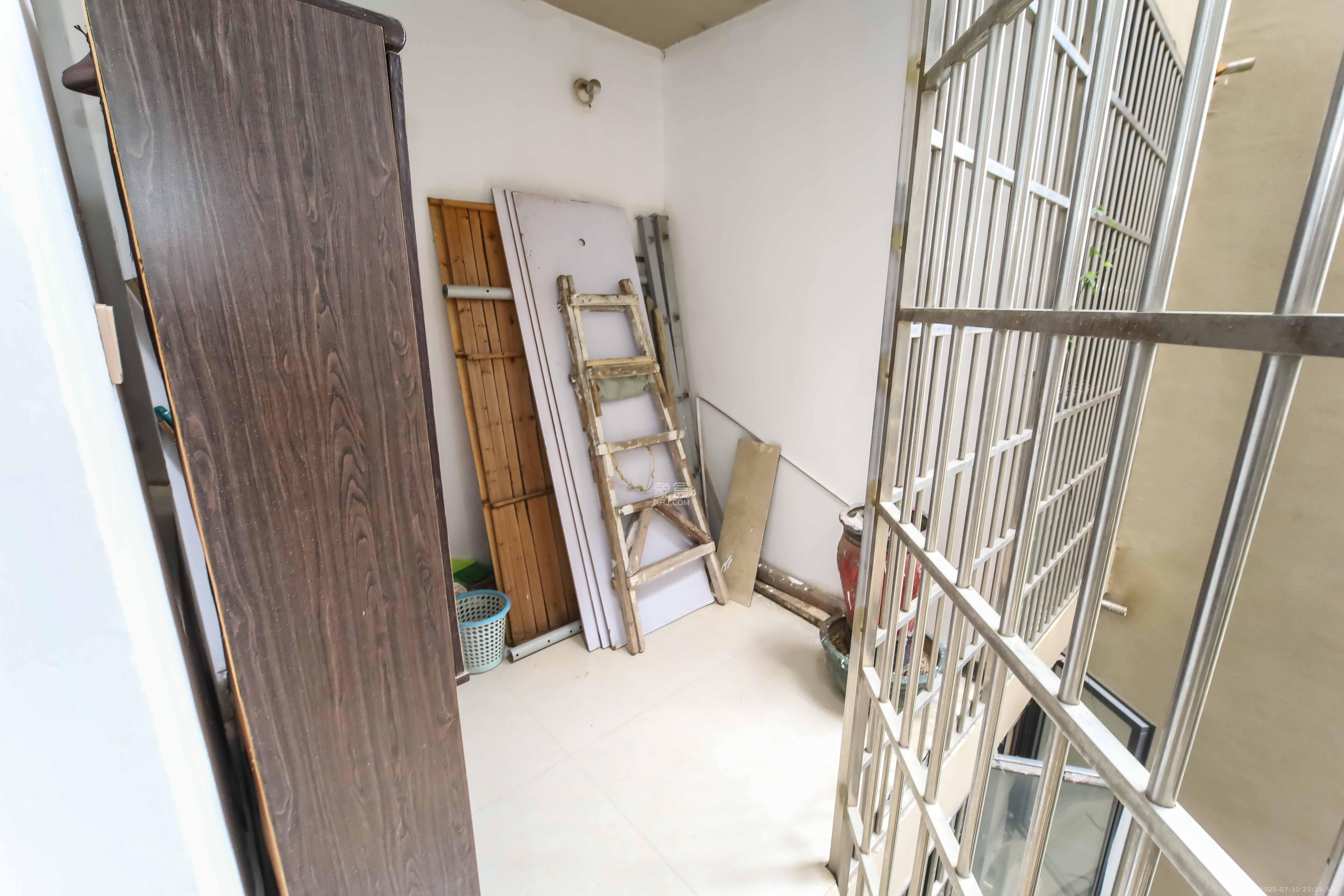 江河东澜湾  3室2厅2卫   112.80万阳台