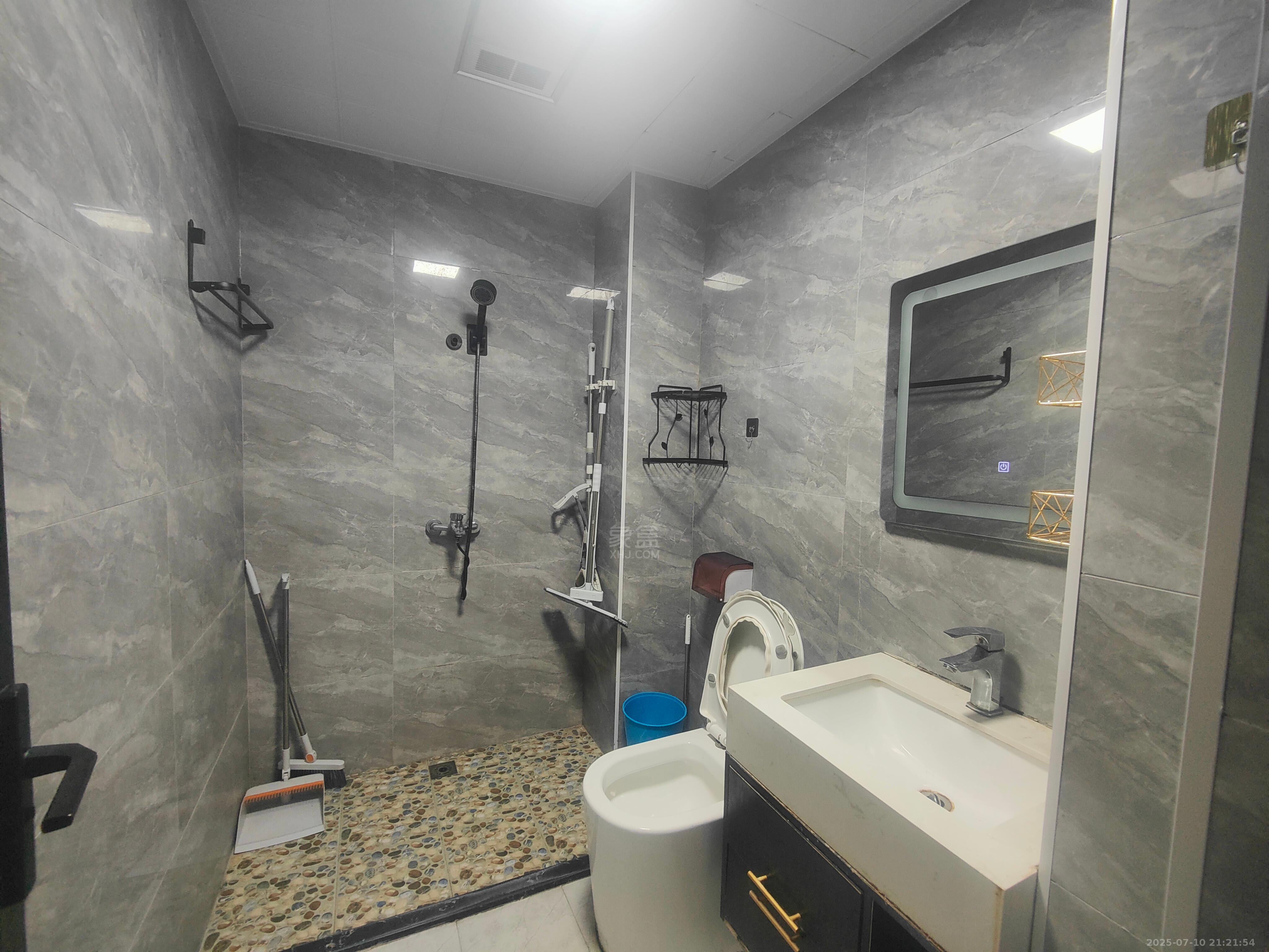 尚格广场 1室1厅1卫 1600.0元/月 尚格广场 1室1厅1卫 1600.0元/月室内图