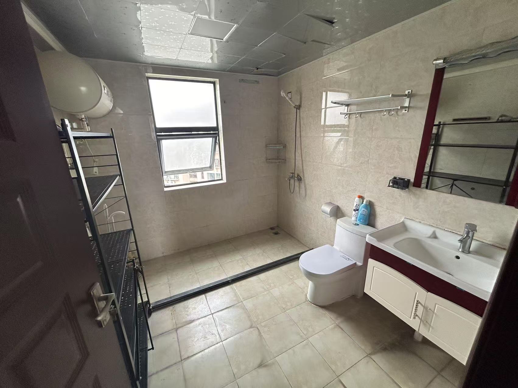 丽晶温泉海景花园一期(别名:丽晶维港、丽晶海景花园) 5室2厅2卫 3000.0元/月 丽晶温泉海景花园一期(别名:丽晶维港、丽晶海景花园) 5室2厅2卫 3000.0元/月室内图