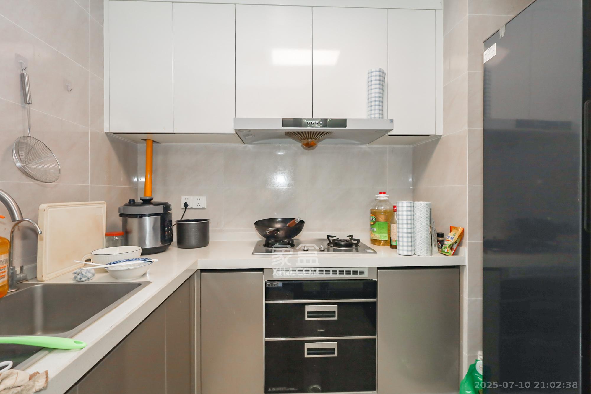 滨江府1913  4室2厅2卫    215.0万 滨江府1913  4室2厅2卫    215.0万厨房