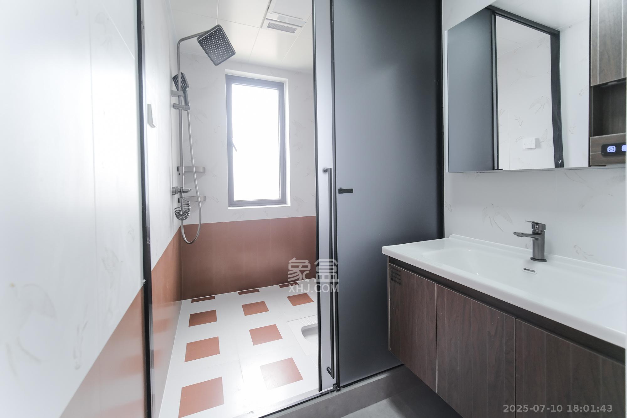 保利香槟国际  4室2厅2卫    102.8万 保利香槟国际  4室2厅2卫    102.8万卫生间