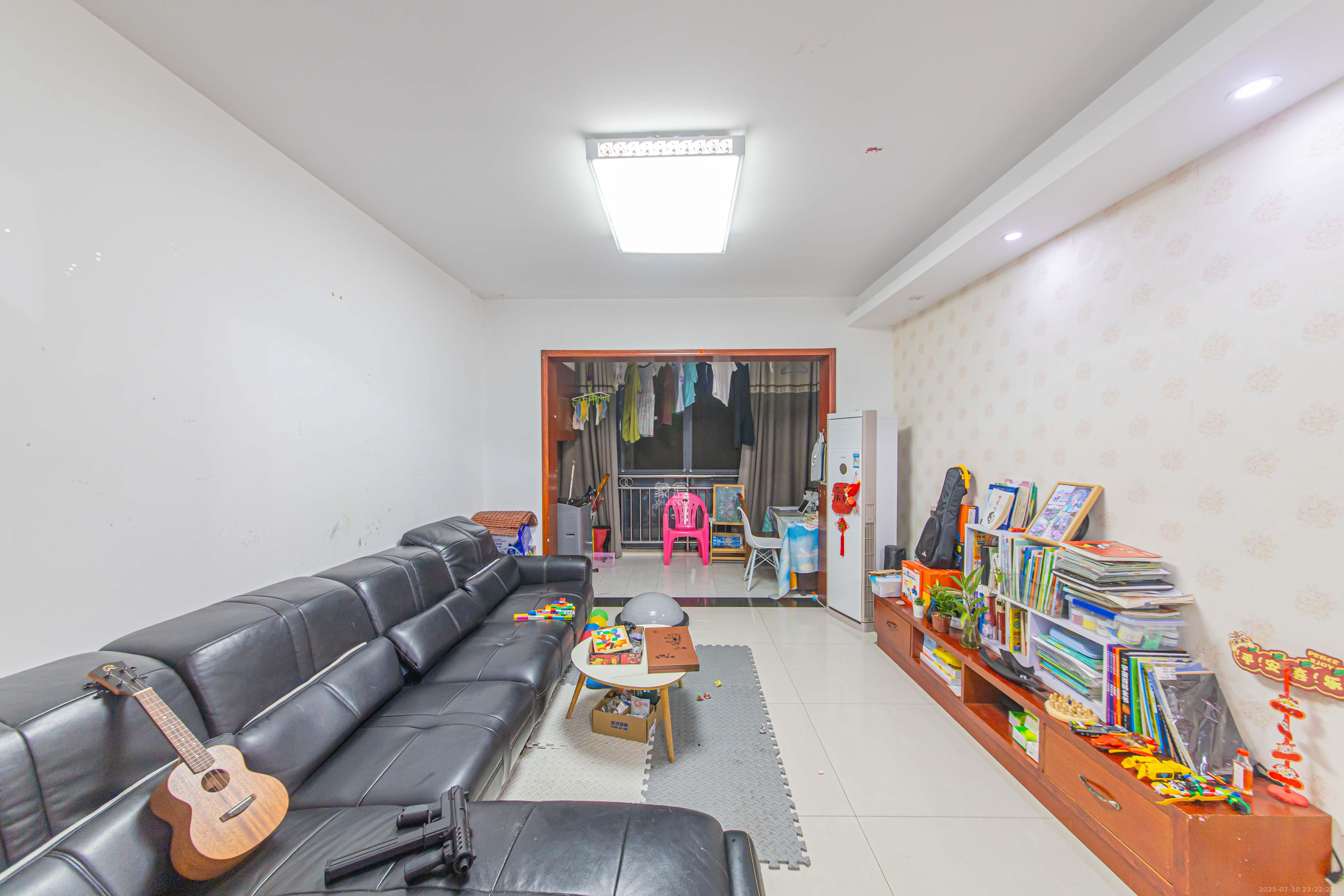 保利花园 1室2厅1卫 68.0万 保利花园 1室2厅1卫 68.0万客厅