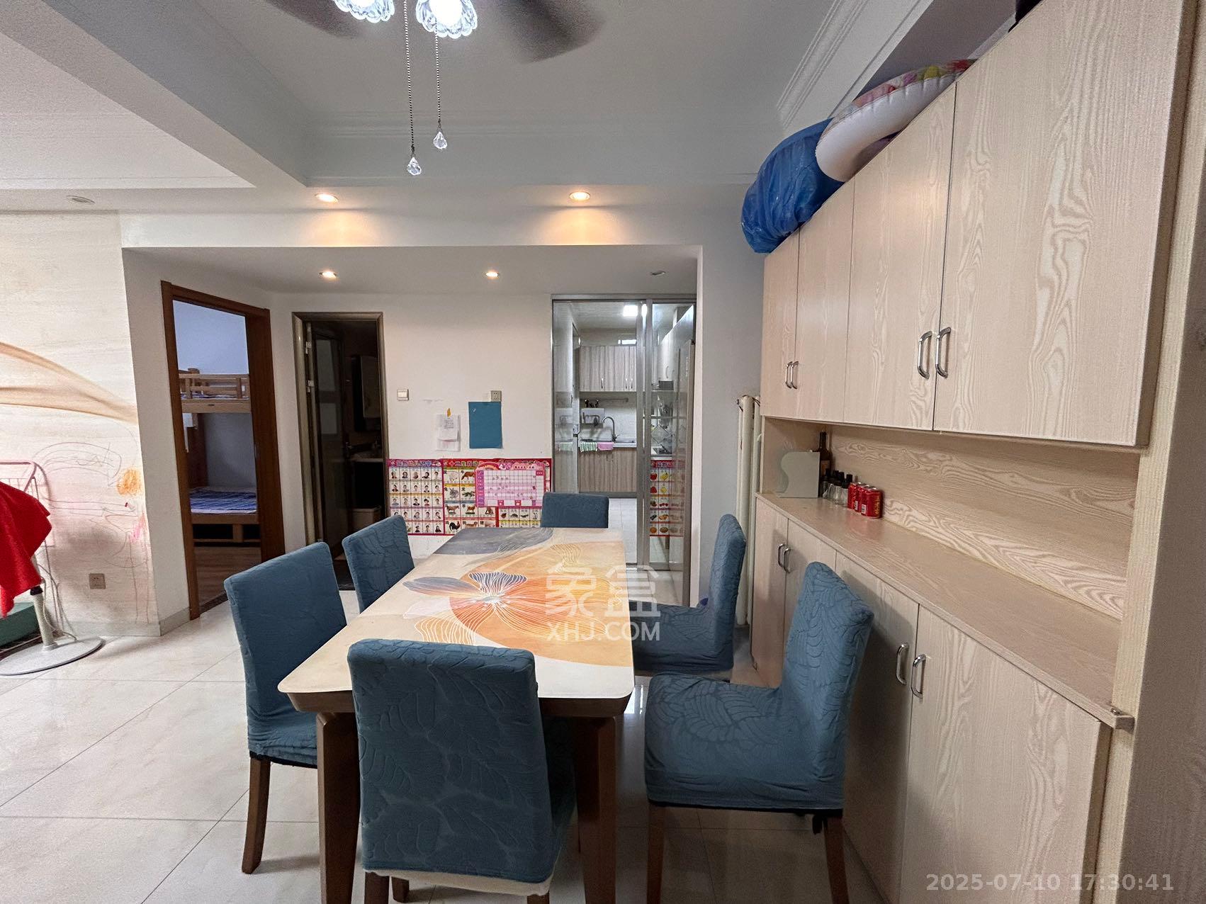 怡海星城  3室2厅2卫    2300.0元/月室内图