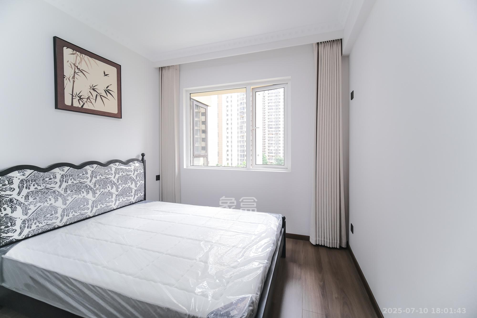 保利香槟国际  4室2厅2卫    102.8万 保利香槟国际  4室2厅2卫    102.8万卧室