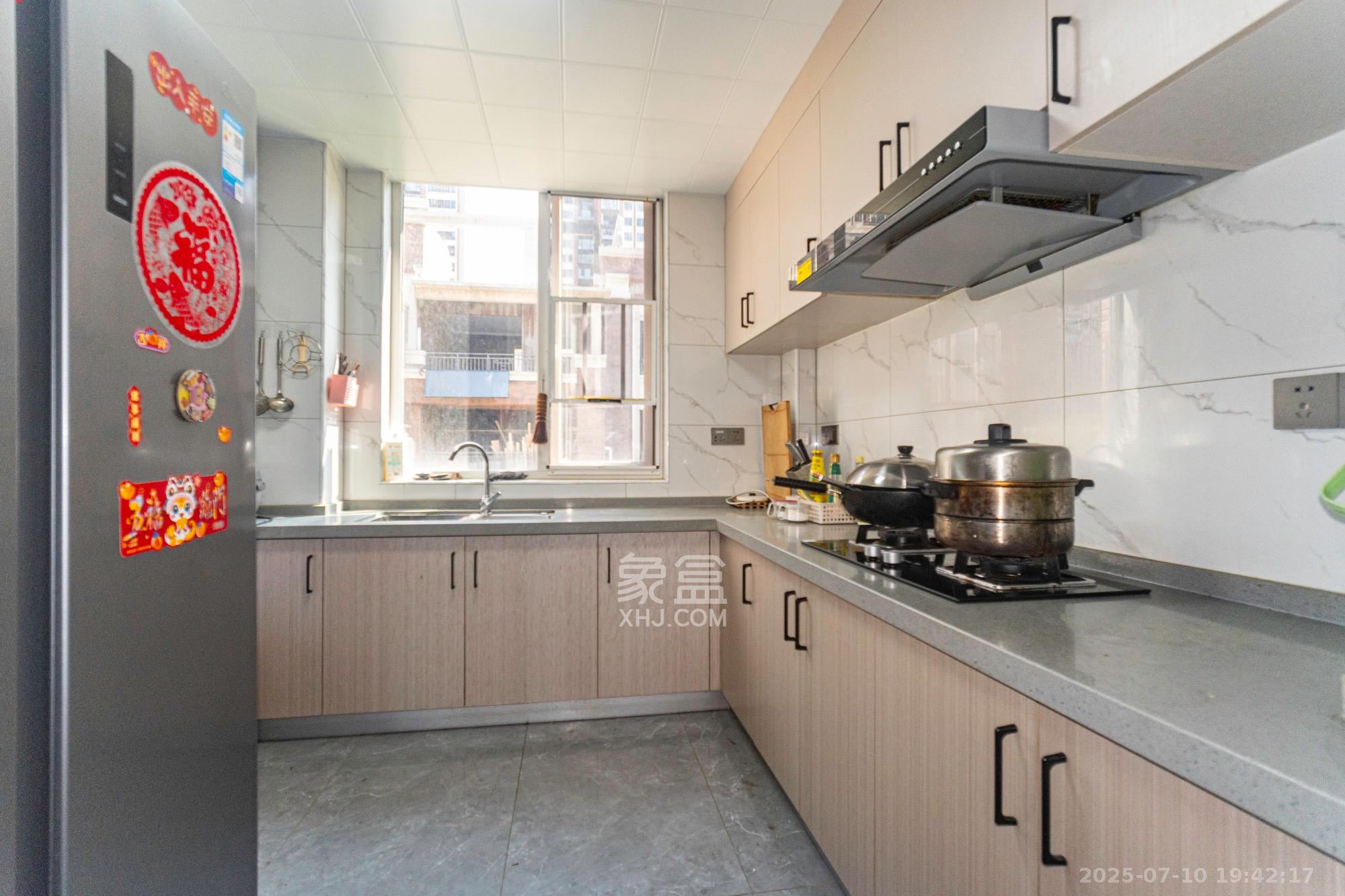 金地艺境 6室3厅2卫 246.8万 金地艺境 6室3厅2卫 246.8万厨房