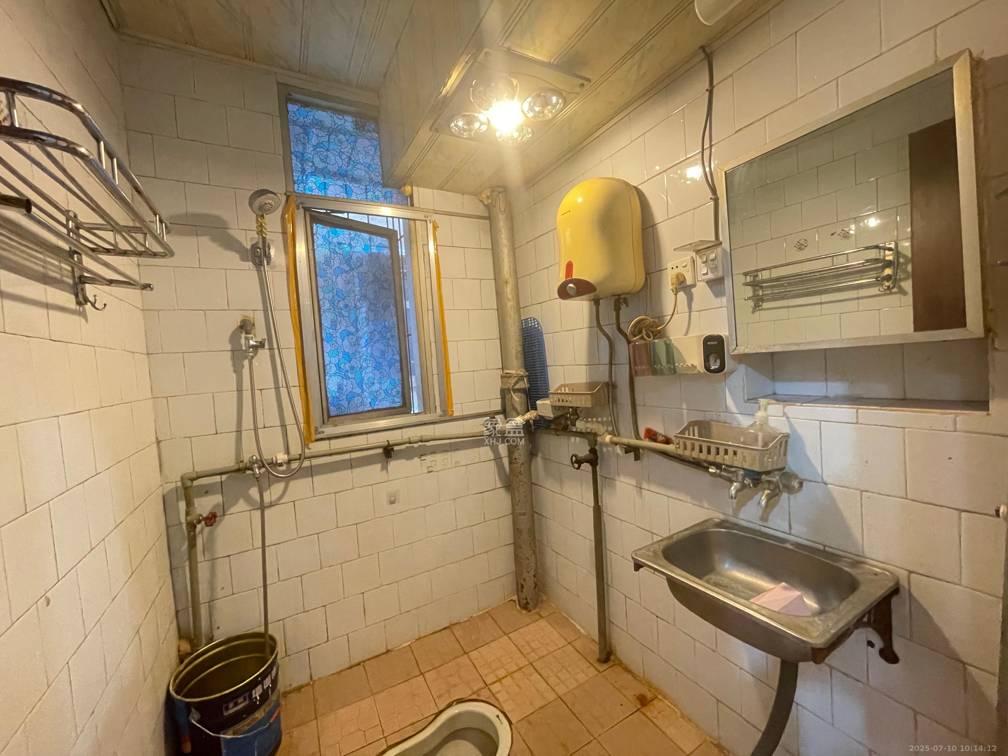 省脑科医院宿舍(康苑小区) 2室2厅1卫 1700.0元/月 省脑科医院宿舍(康苑小区) 2室2厅1卫 1700.0元/月室内图